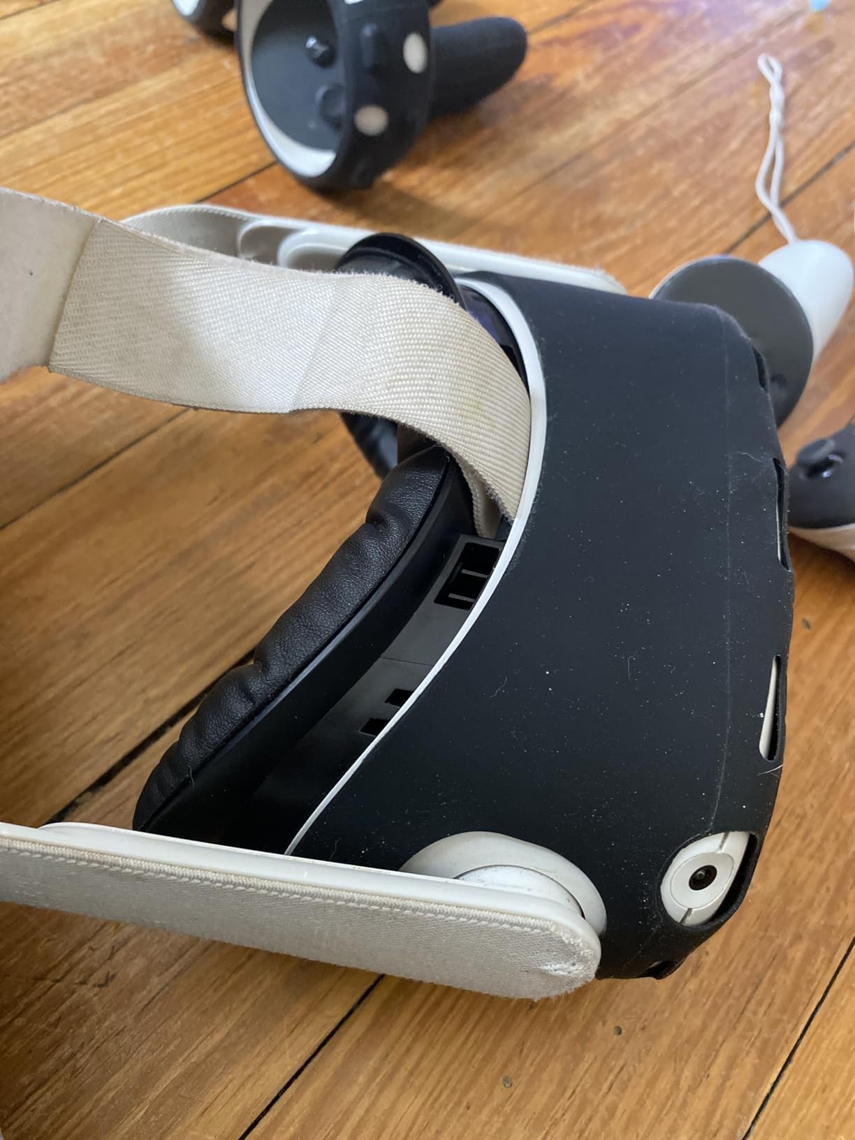 VR Facial Interface and Foam Replacement Set for Oculus Meta Quest 2 | Removable Facial Interface Frame & Foam Face Covers Replacement & Anti-Leakage Nose Pad & Lens Cover customer photo 1