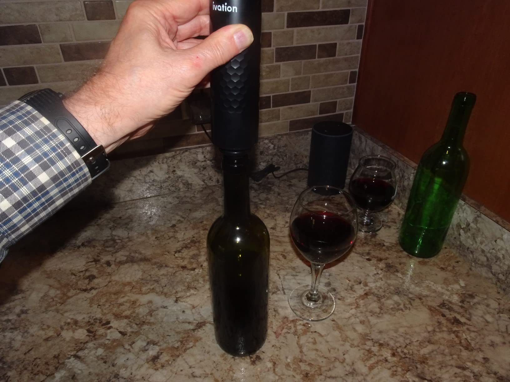 Ivation Rechargeable Wine Saver Pump with Reusable Stoppers, 6-Piece Wine Saver Preserver Gift Set with Automatic Vacuum Pump Sealer, USB Charger & 4 Universal Bottle Plugs customer photo 2