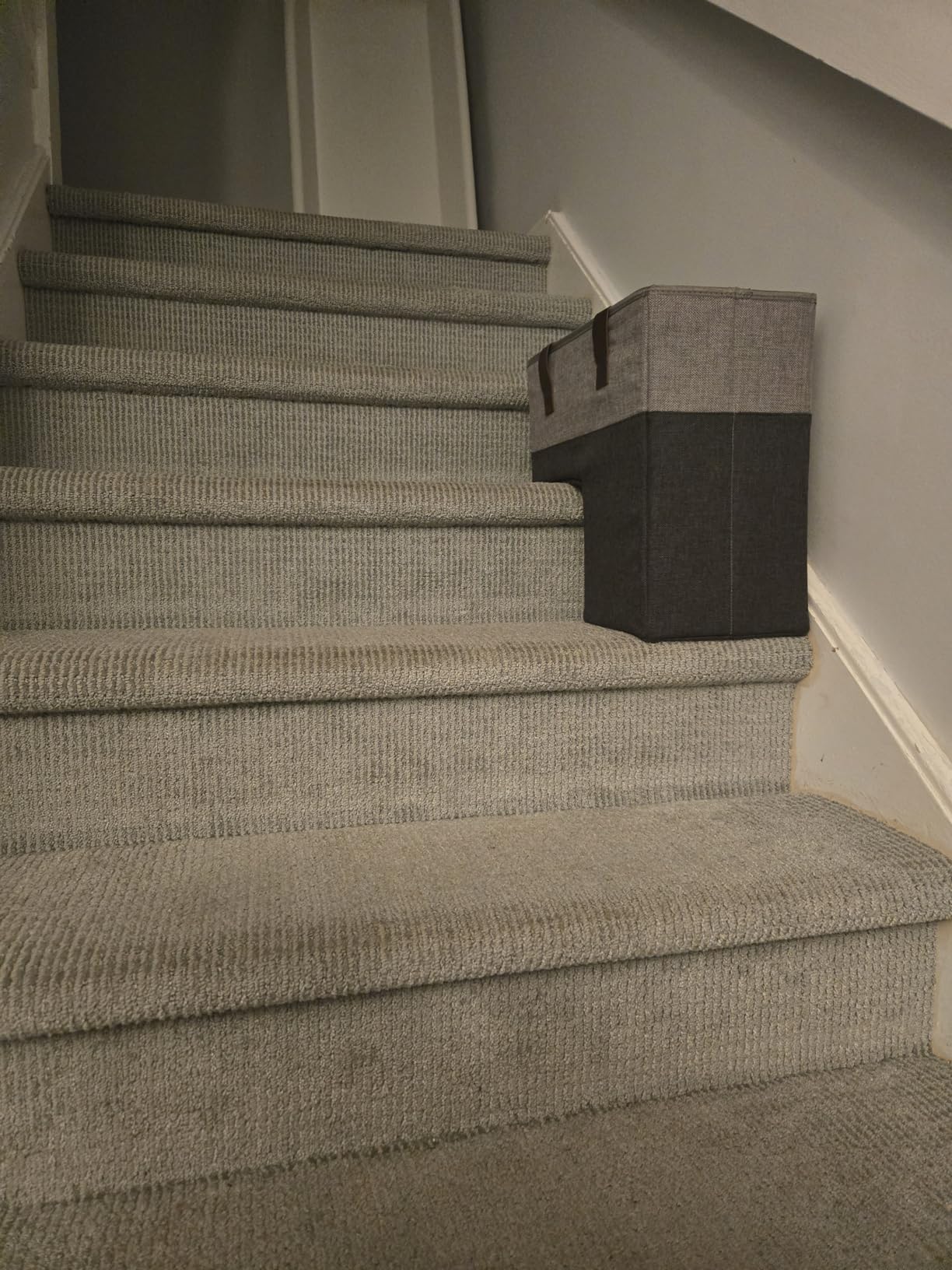 Navaris Stair Basket - L-Shaped Staircase Organizer with Handles - Foldable Collapsible Step Storage for Carpeted and Wooden Stairs customer photo 2