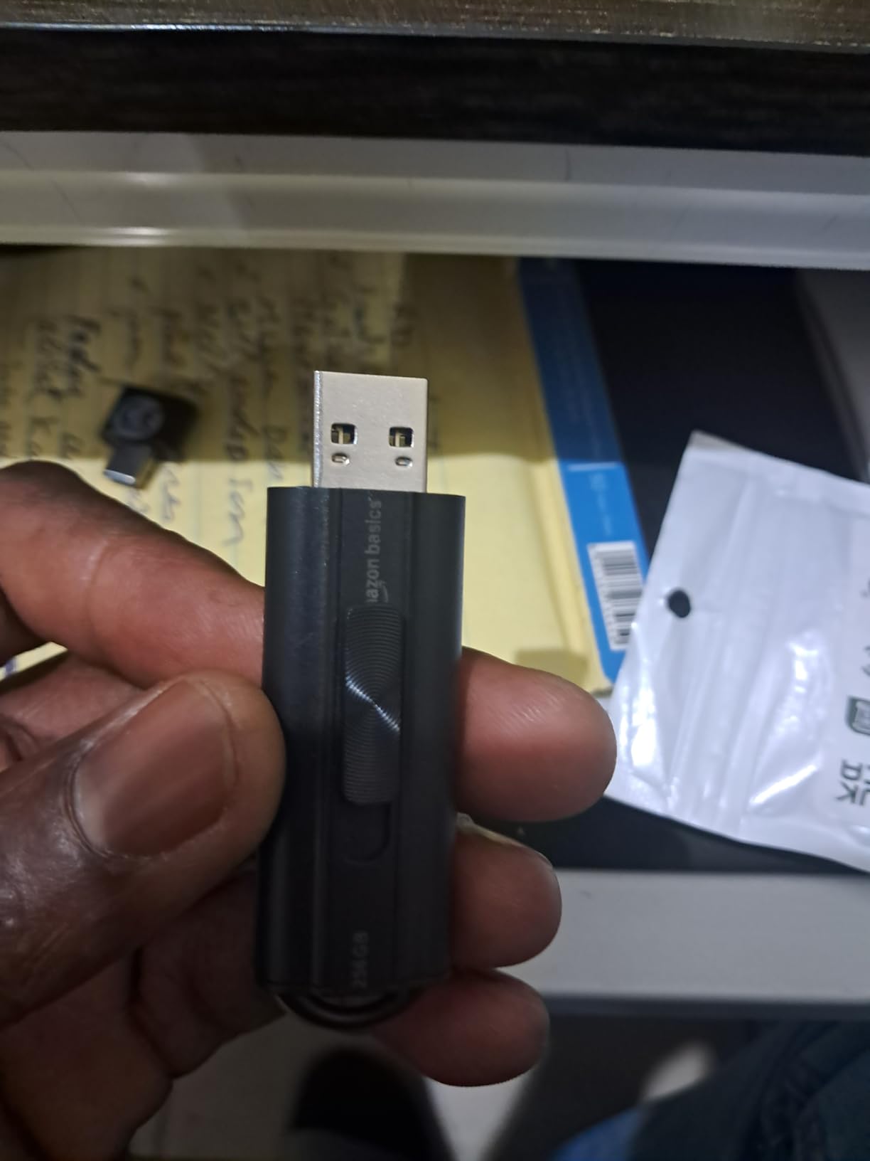 Amazon Basics 128 GB Ultra Fast USB 3.1 Flash Drive, Retractable, High-Speed Data Transfer Storage Device, Black customer photo 1