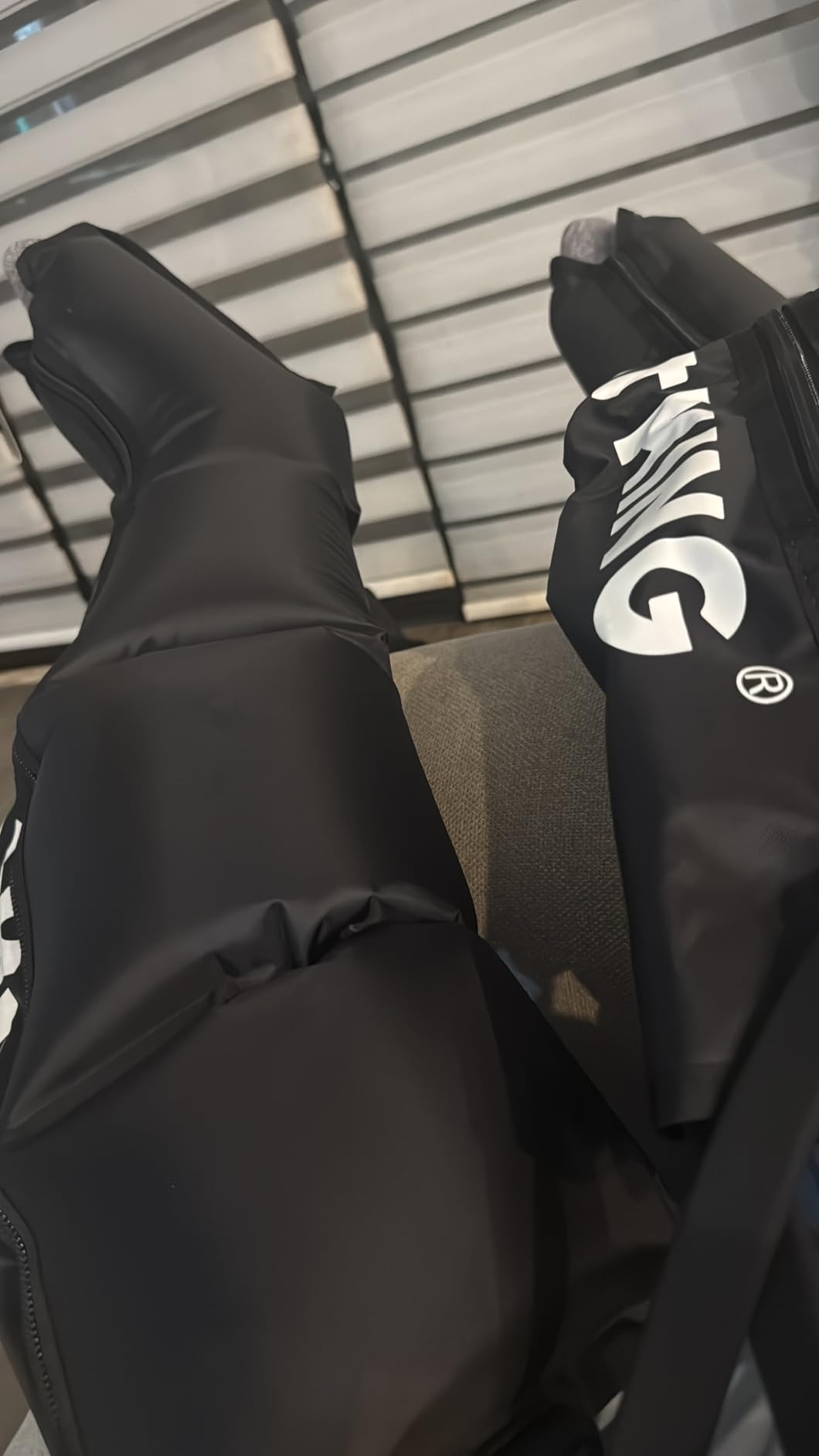 FIT KING Air Compression Recovery System,Dynamic Pressure for Circulation Improvement and Fast Recovery,Sequential Massage Boots for Athletes (Medium) customer photo 1