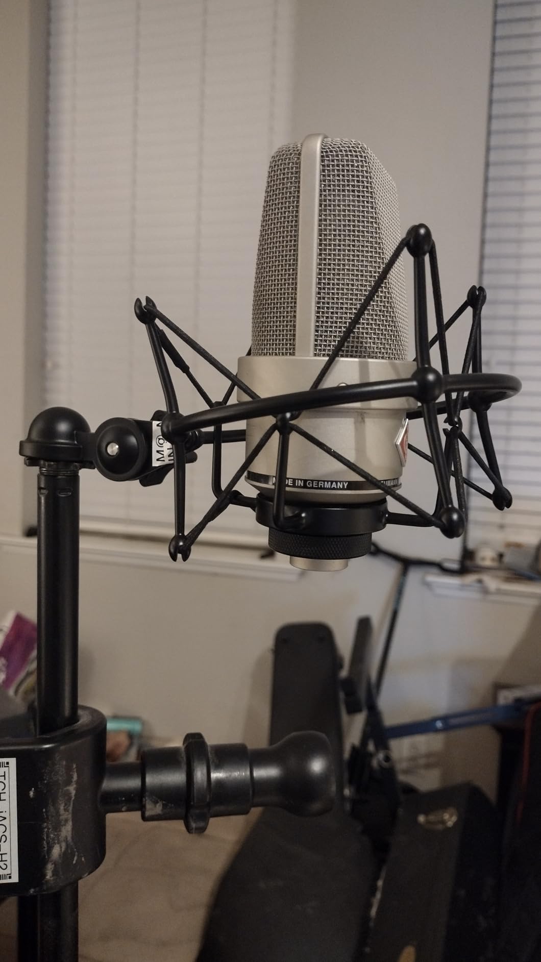 AT2020 Shock Mount Universal Microphone Holder Spider Recording Mic Shockmount Stand Compatible with Many Condenser Mics Like Rode NT1-A NT2-A Procaster MXL 990 770 U87 (Champagne) customer photo 1