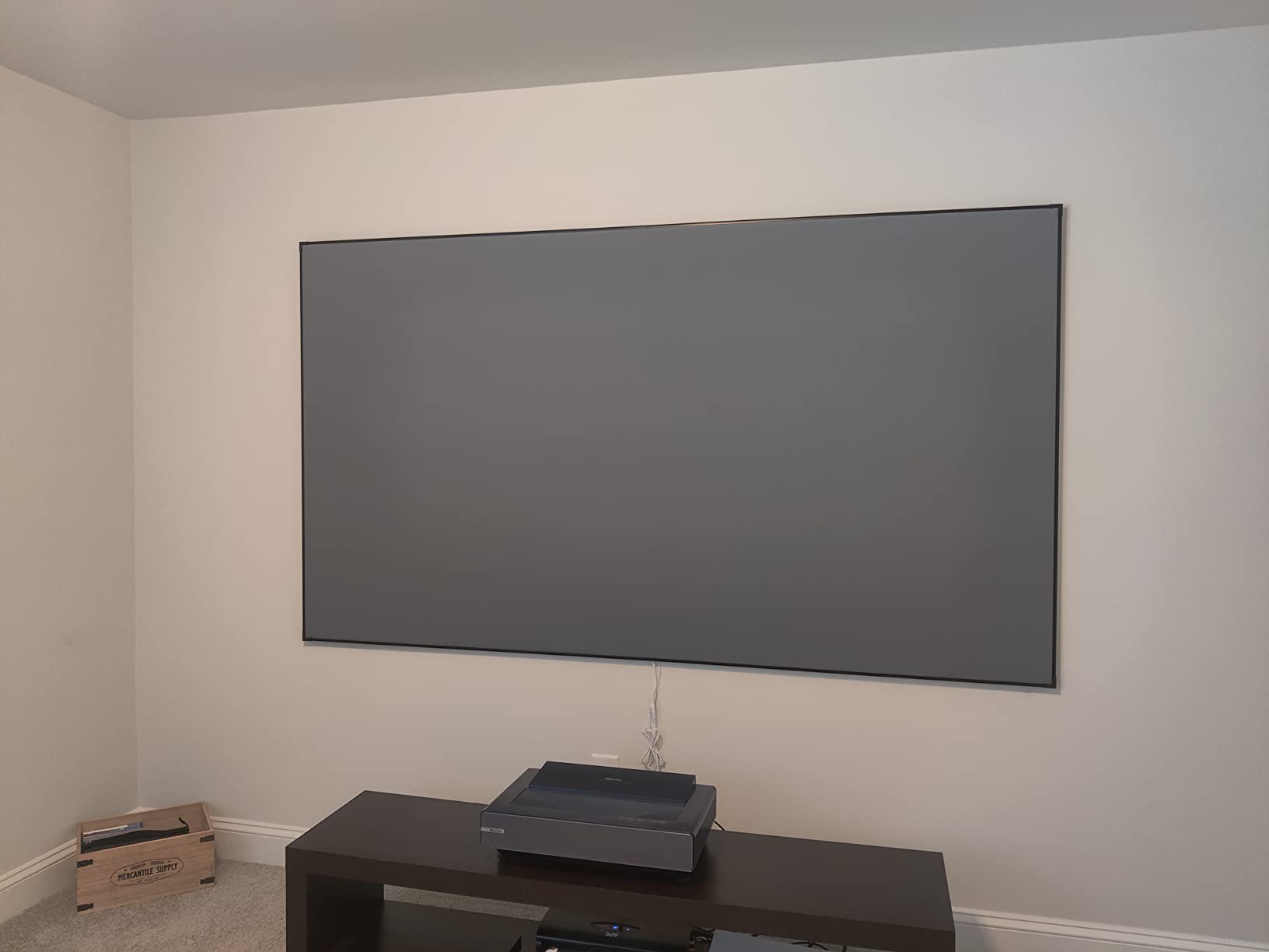 Projector Screen, Paris Rhone 100