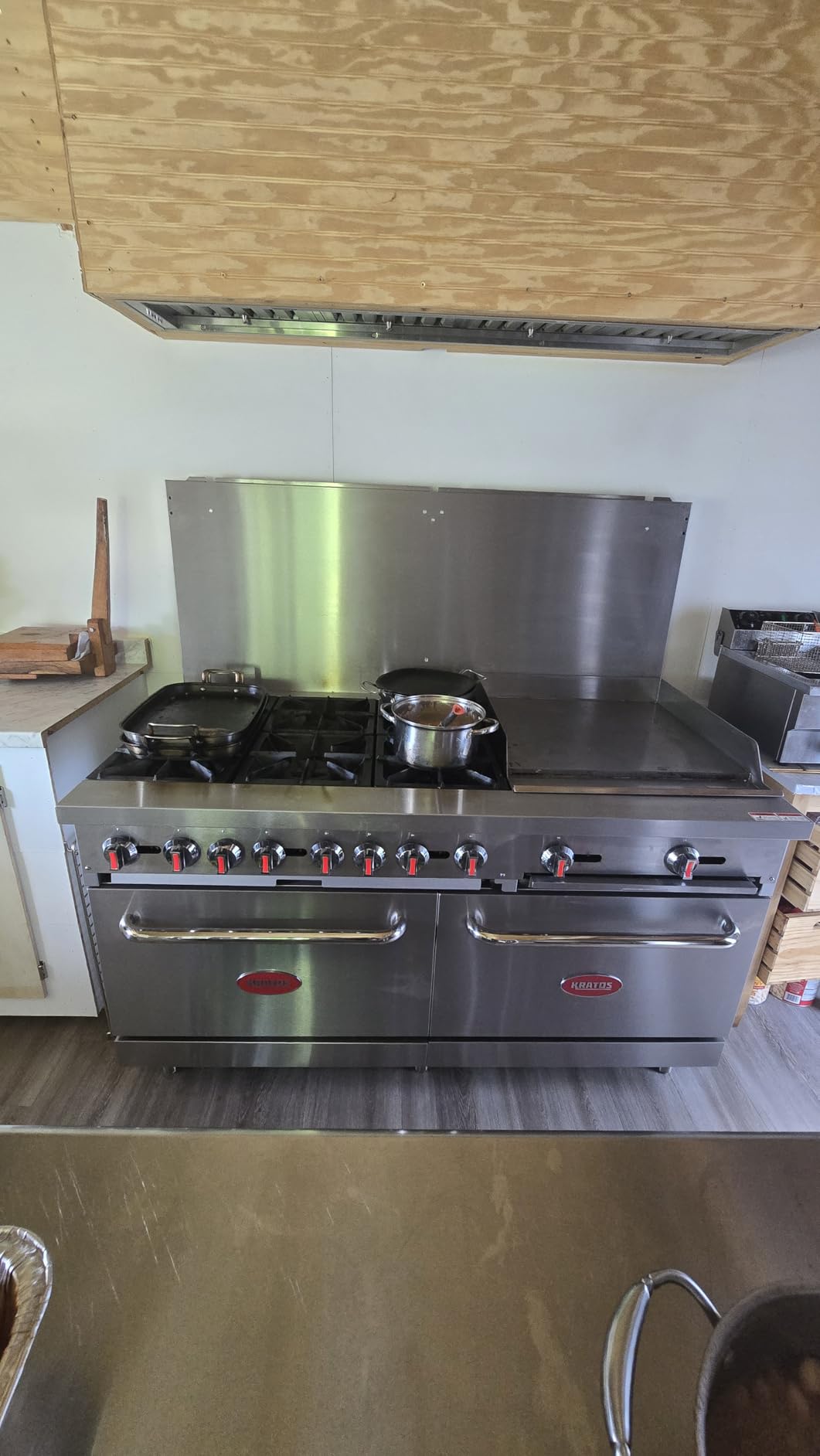 Kratos 60-Inch Wide Commercial Gas Range with 6 Burners, 24-Inch Wide Griddle, and Two Full Size Standard Ovens, Stainless Steel Range for Restaurants, 280,000 Total BTU Output, Natural Gas (29Y-046-NAT) customer photo 1