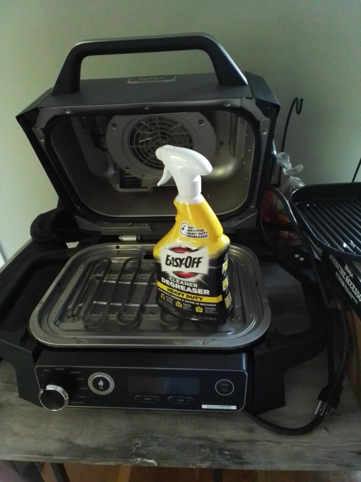 Ninja Woodfire Series 7-in-1 Grill, BBQ, Roast, Air Fry, Dehydrate, Broil, Smoke - Portable & Weather Resistant - Cook Up To 6 Steaks & 30 Hot Dogs - Woodfire Pellets included - OG701 customer photo 1