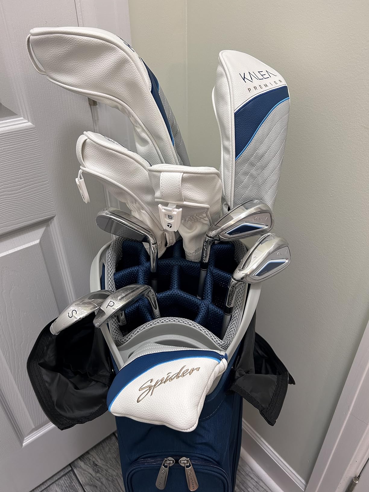 TaylorMade Kalea Premier Black 11PC Right-Hand Packaged Set customer photo 1