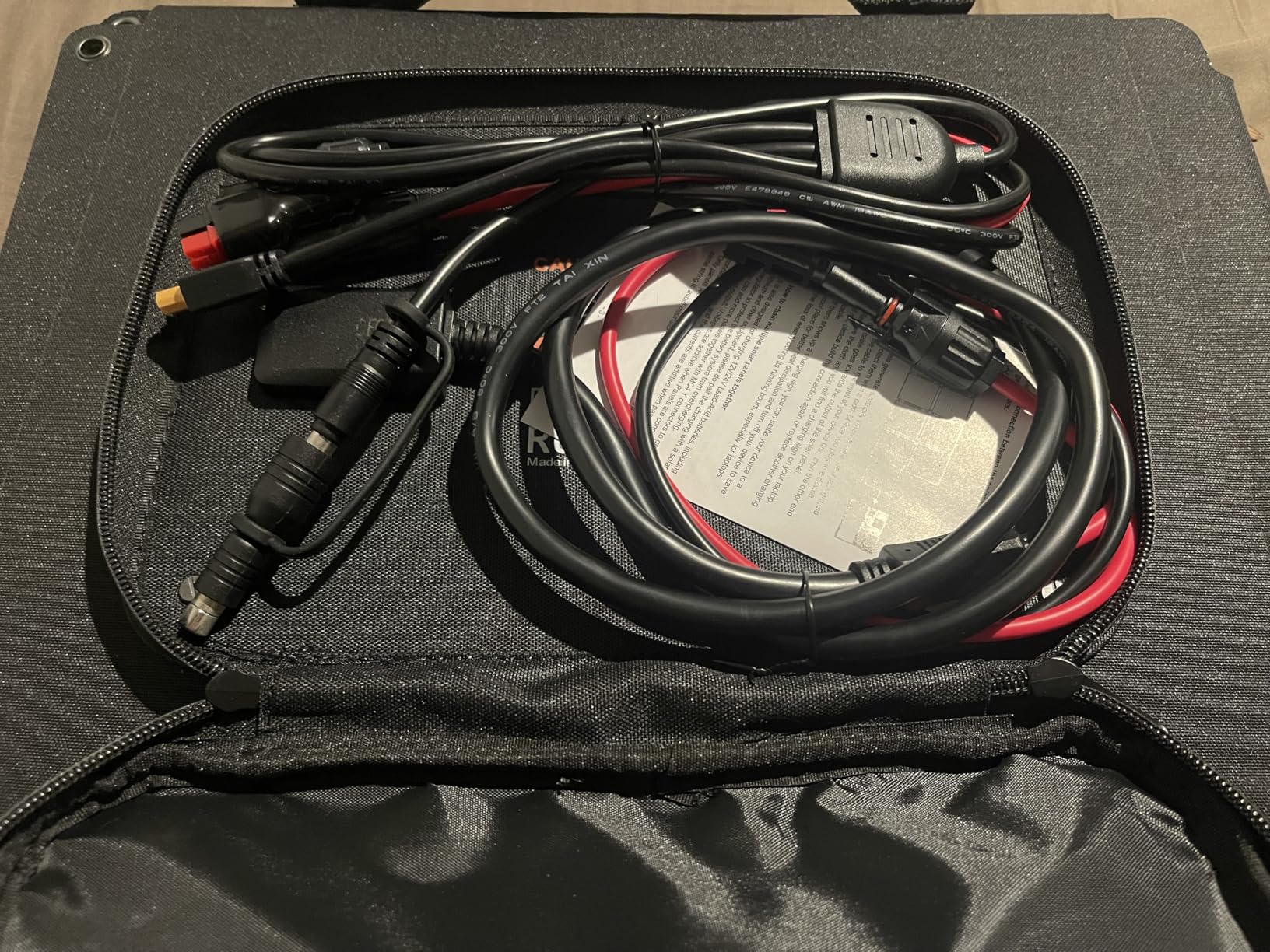 200W Portable Solar Panel for Power Station Generator, 12V/24V Flexible Foldable Solar Panel Kit Lightweight High-Efficiency Solar Charger Power Backup for Outdoor Van Camper Boat Caravan Off-Grid customer photo 1