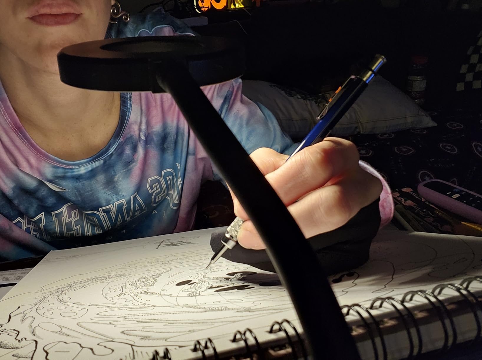 iZELL Desk Lamp, [3 Color Modes & 10 Brightness] LED Reading Light with Clamp, Silicone Flexible Arm Book Light for Kids Reading Book in Bed at Night Clip on Table, Headboard, Dorm - 15.8'' Black customer photo 1