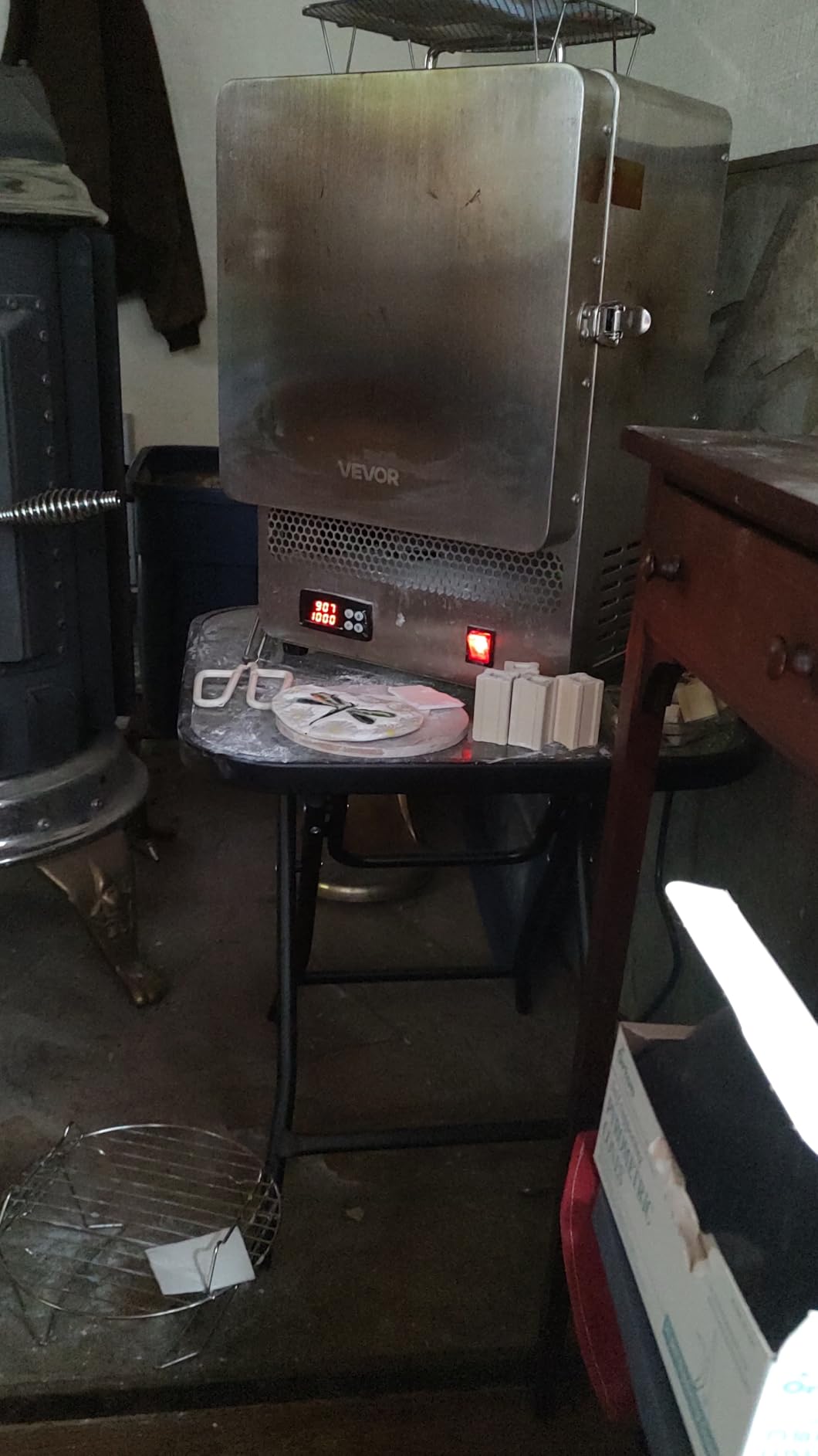 Giantex Folding Side Table, Round Small Patio Table, Tempered Glass Tabletop, Steel Frame, Weather-Resistant Outdoor Indoor Use for Bistro Porch Garden Balcony customer photo 1