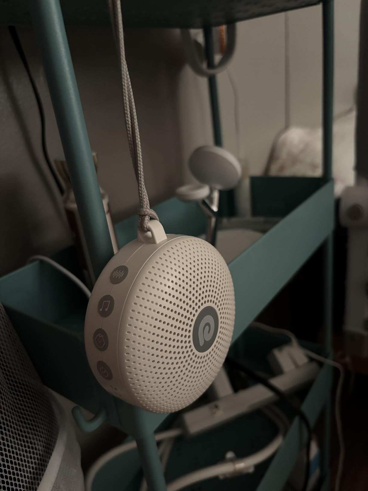 Dreamegg Portable Noise Machine for Baby Adult, Features Powerful Battery, 21 Soothing Sound, Noise Canceling for Office & Sleeping, Sound Therapy for Home, Travel, Registry Gift, Classic White customer photo 2