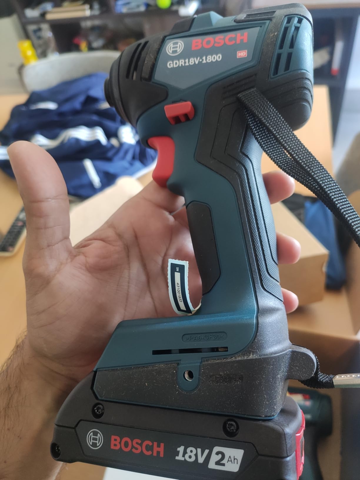 BOSCH GXL18V-27B22 Power Tool Combo Kit - 18V Brushless Compact 1/2 In. Cordless Drill Driver and 1/4 In. Hex Impact Driver (Includes: Two 2.0Ah Batteries, 18V Charger, and Carrying Tool Bag) customer photo 2