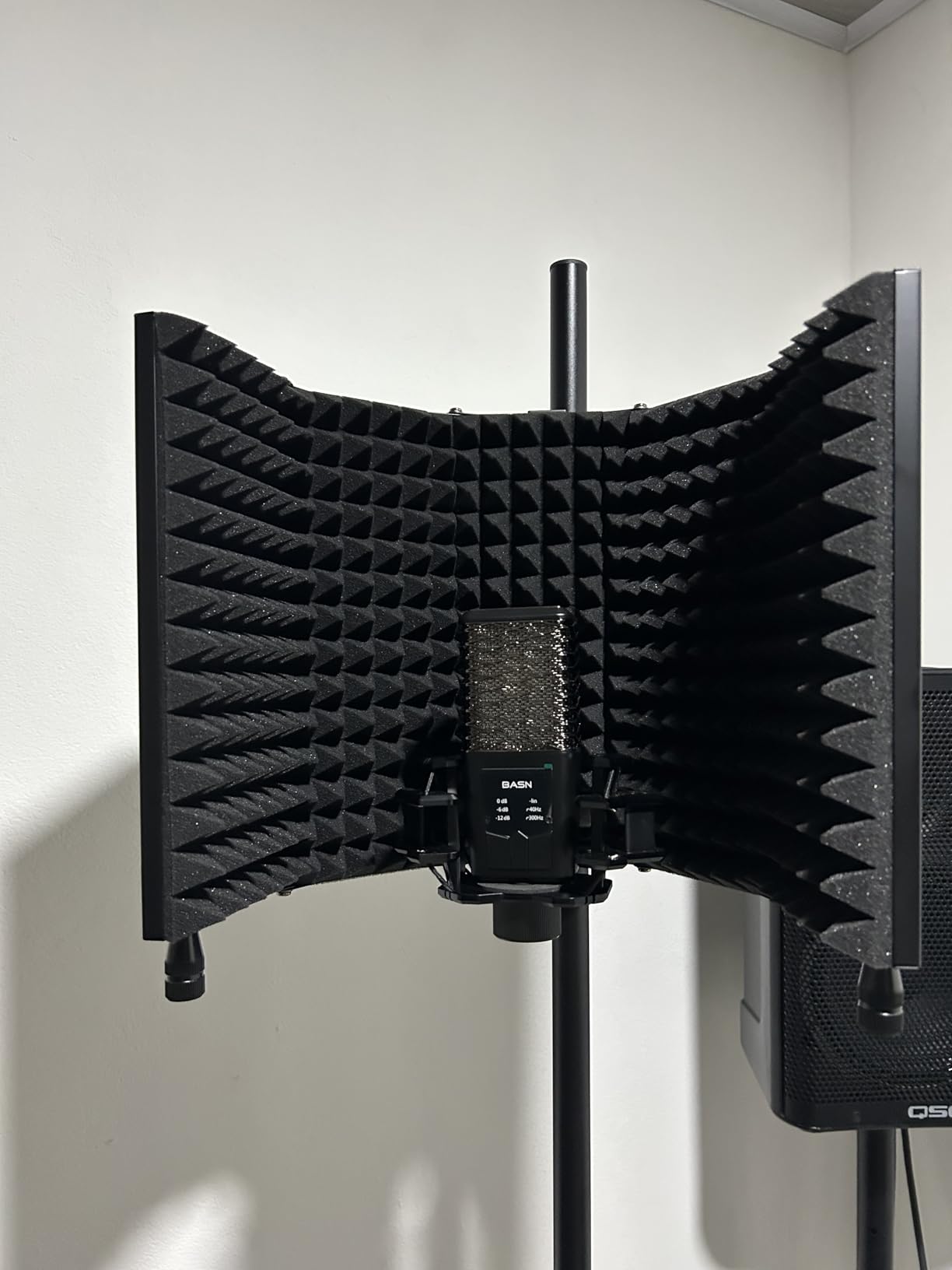 Dmsky Microphone Isolation Shield with Pop Filter & Tripod Stand, Foldable Mic Shield with Triple Sound Insulation, High Density Mic Sound Shield for Recording Studio, Podcasts, Singing, Broadcasting customer photo 2