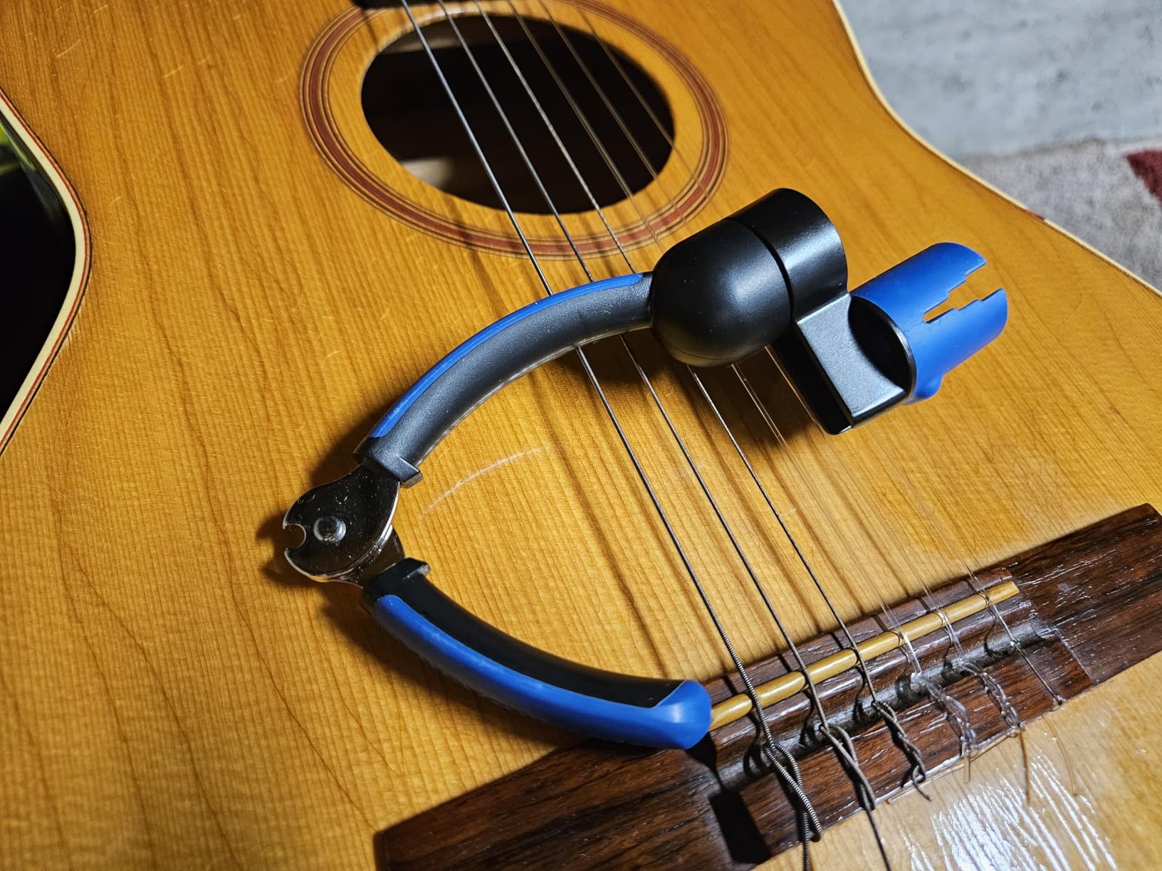 MusicNomad Grip ONE - String Winder, String Cutter, Bridge Pin Puller Tool for Acoustic, Electric & Bass Guitar (MN223) customer photo 2