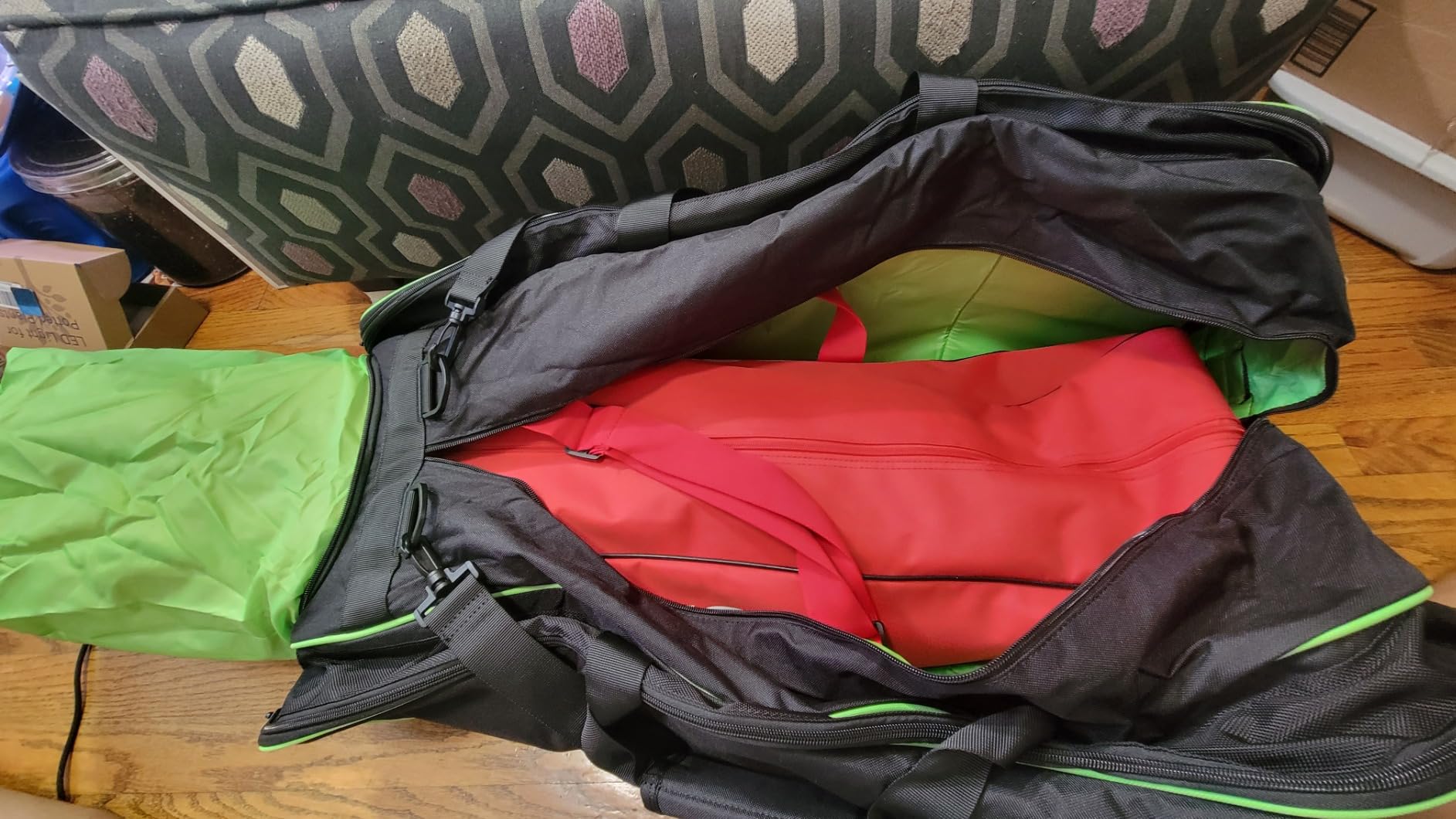 MATEIN Tennis Bag 6 Rackets, Extra Large Protective Convertible Racquet Bag with Shoes Compartment for Men Women, Racket Backpack with Cooler Pocket & Removeable Shoulder Strap for Sport Equipment customer photo 2