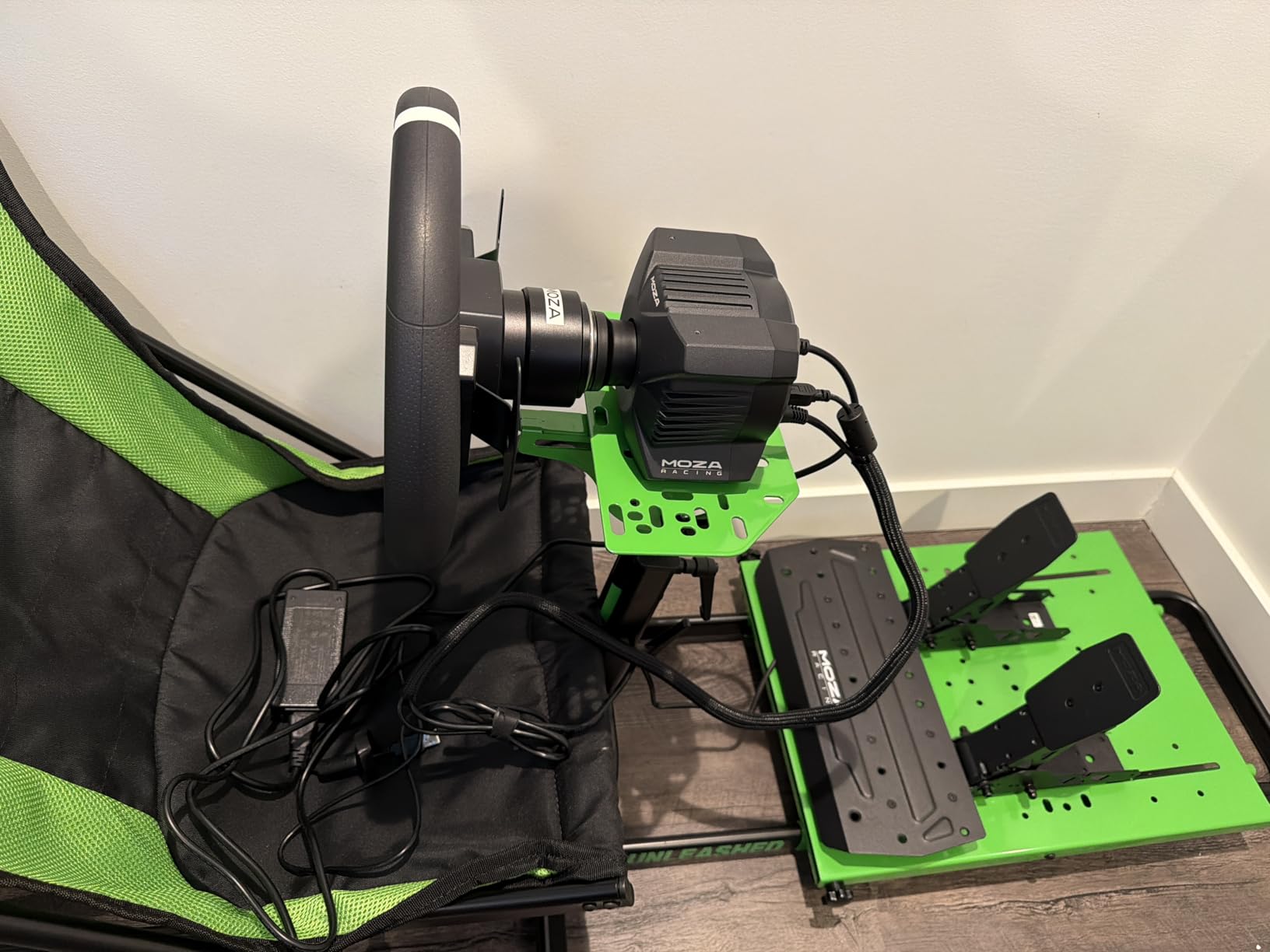 MOZA R3 Racing Wheel and Pedals Bundle for PC, 3.9Nm Direct Drive WheelBase, 11-inch ES Lite Steering Wheel, Pedals and Desk Clamp customer photo 1