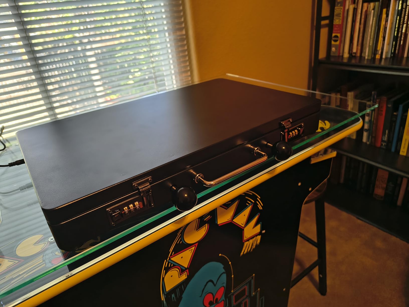 Portable 20000 in 1 Metal Box 3D Arcade Game Console, 22 inch Screen Retro Electronic Game Console, with Search/Hide/Save/Load/Pause Functions customer photo 2