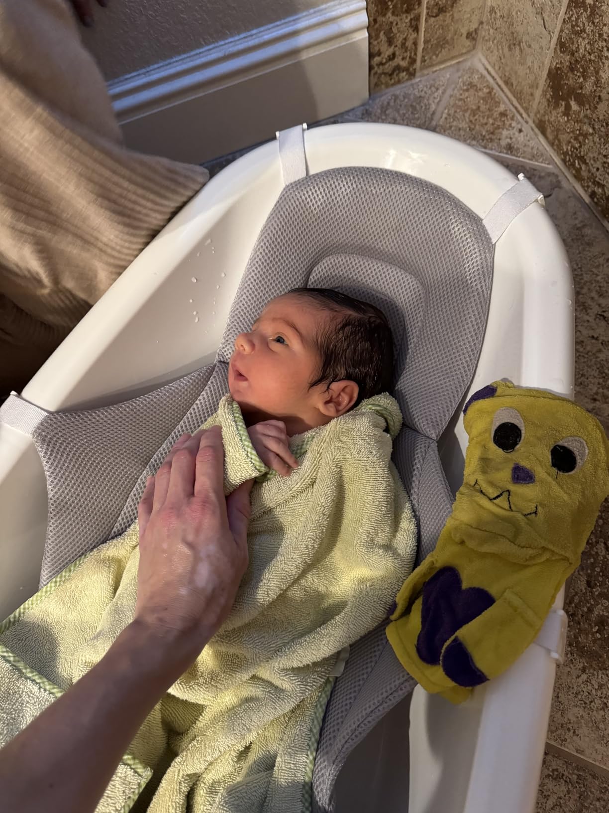 Regalo Baby Basics Bath Seat, Award Winning Brand, Provides Support and Balance for Sit-Up Bathing, Includes Strong and Secure Suction Cup System, Drain Holes for Easy Clean Up customer photo 1