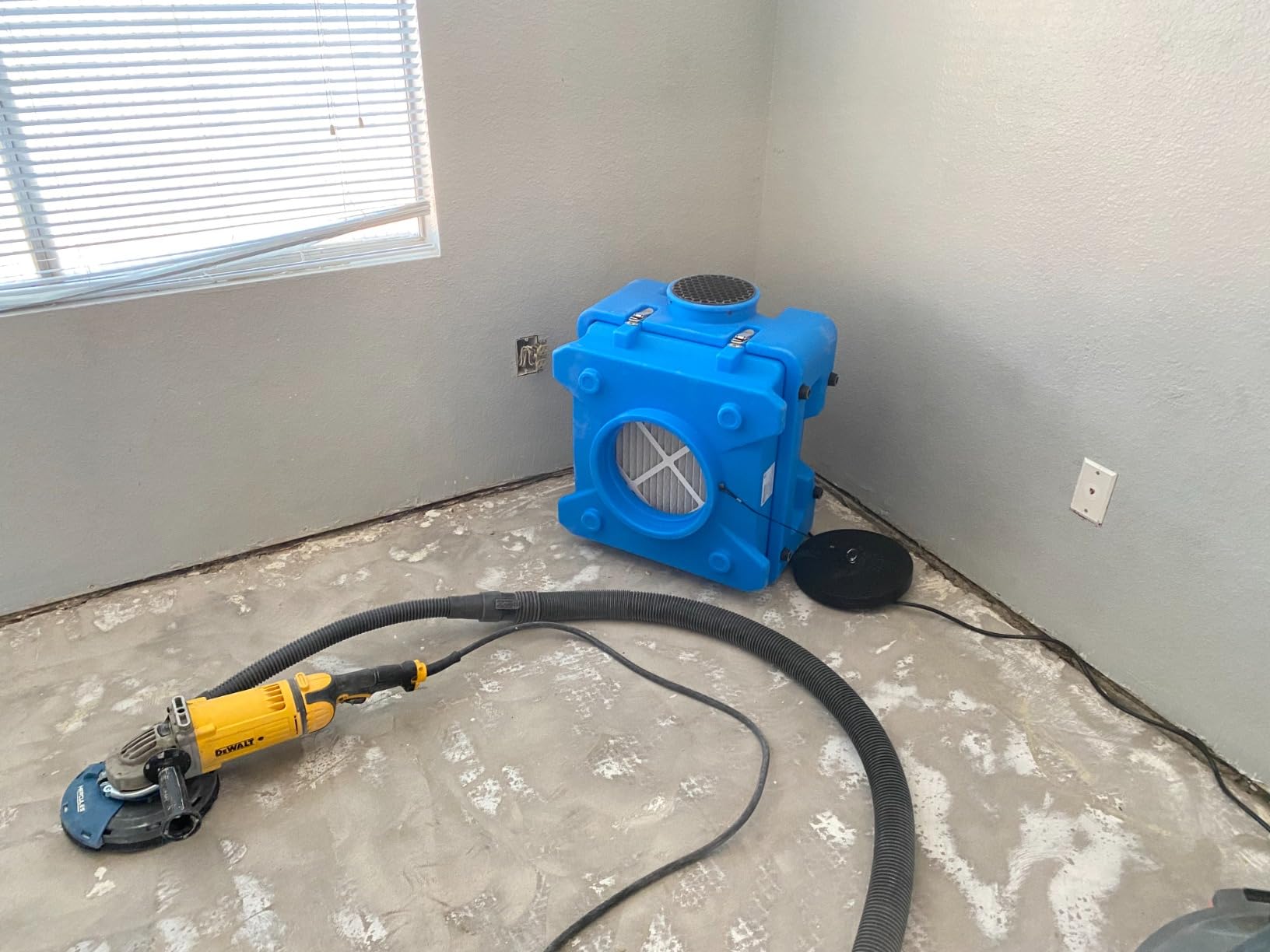 CADPXS Shield-550 Air Scrubber 550 CFM with 3-Stage Filtration, Negative Air Machine, Airborne Cleaner HEPA Scrubber, Water Damage Restoration Equipment, Commercial Air Purifier customer photo 1