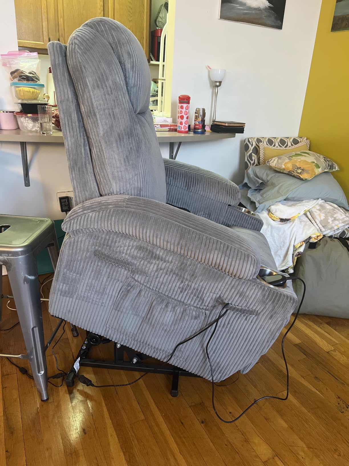 Flamemaker Power Lift Recliner Chair Electric Lift Recliner for Elderly Power Lift Recliner Chair with Cup Holders Side Pockets for Living Room (Leathaire, Light Black) customer photo 2