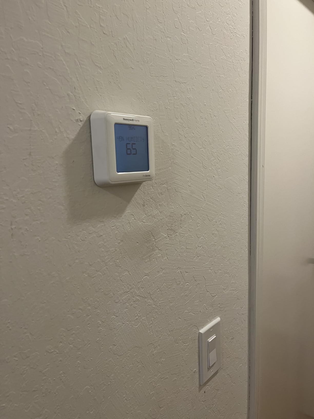 Honeywell Home TH6320ZW2007/U Z-Wave T6 Pro Programmable Touchscreen Thermostat with SmartStart, Low Voltage, UWP Mounting System, Cover Plate, Color - White customer photo 2