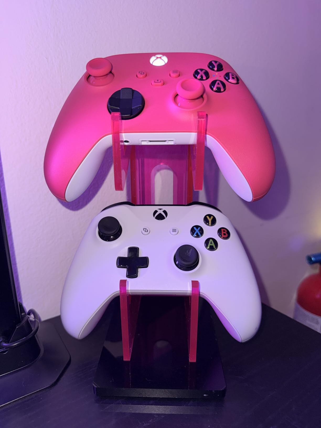 NiHome Iridescent Acrylic 2-Tier Universal Game Controller Headset Holder Stand for PS5 Xbox ONE Switch Colorful Controller Stand Gaming Accessories Anti-Slip Stable Acrylic Clear Headphone Holder customer photo 2