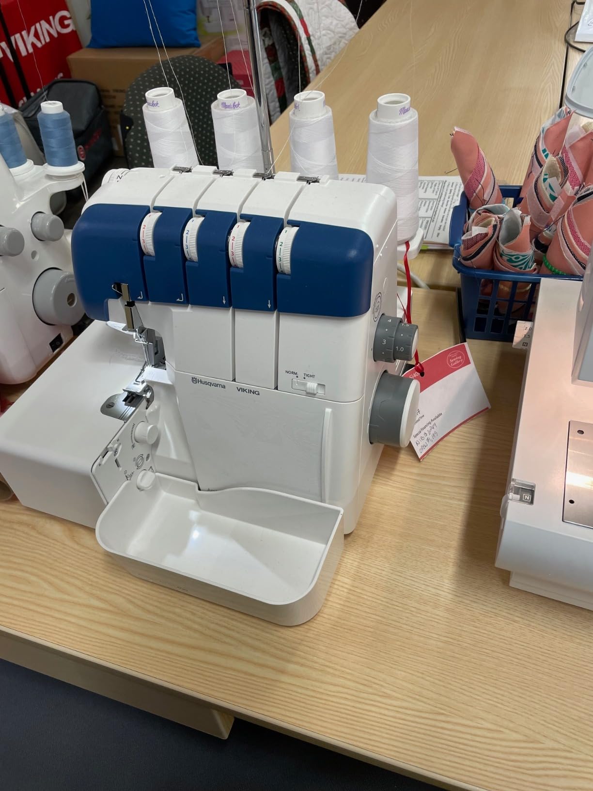 Brother AIR1800 Air Serger with Jet Air Threading, 2/3/4 Thread, LED Lit Work Area customer photo 1