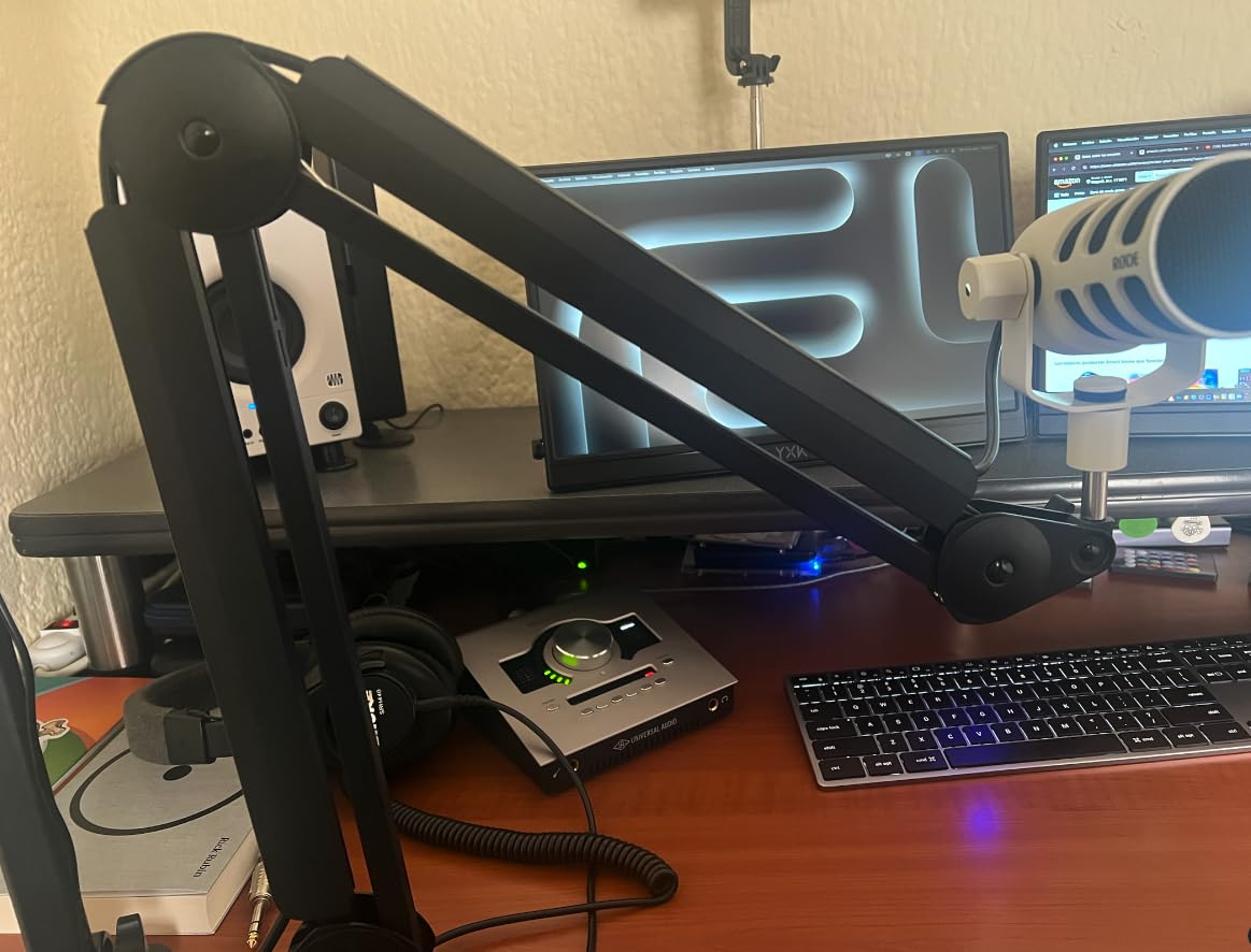 InnoGear Mic Boom Arm Microphone Stand Cable Management for Blue Yeti FIFINE AM8 K669B HyperX QuadCast S SoloCast AT2020 Shure SM7B MV7 and Other Microphone customer photo 2