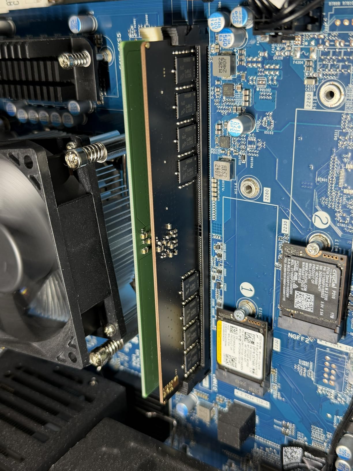 Crucial 64GB DDR5 RAM, 5600MHz Desktop Memory Kit, UDIMM 288-Pin, Compatible with 13th Gen Intel Core and AMD Ryzen 7000 customer photo 1