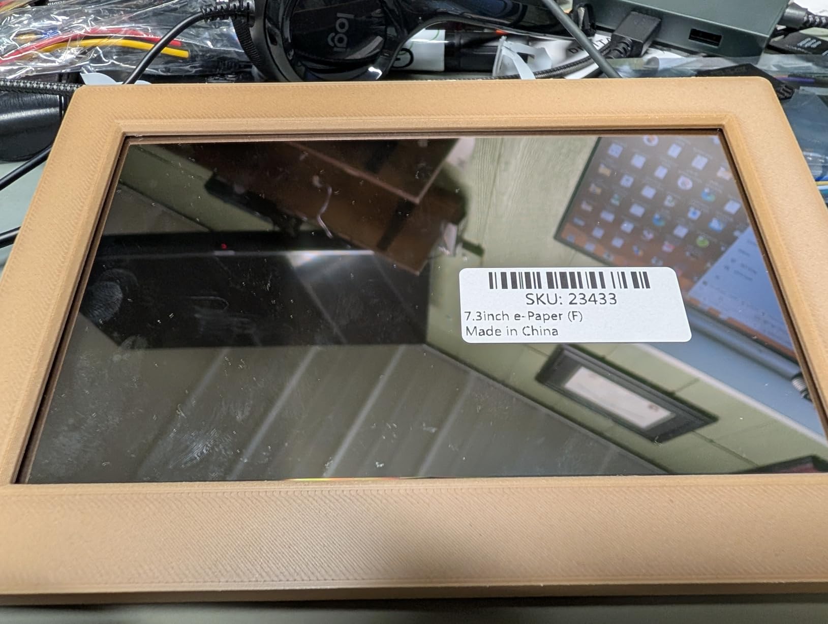 Waveshare 7.3inch ACeP 7-Color E-Paper E-Ink Display Module, Compatible with Raspberry Pi 4B/3B+/3A+ /3B /2B/1B+/1A+/Zero 2 W/Zero W/Zero, 800×480 Pixels, SPI Communication customer photo 1