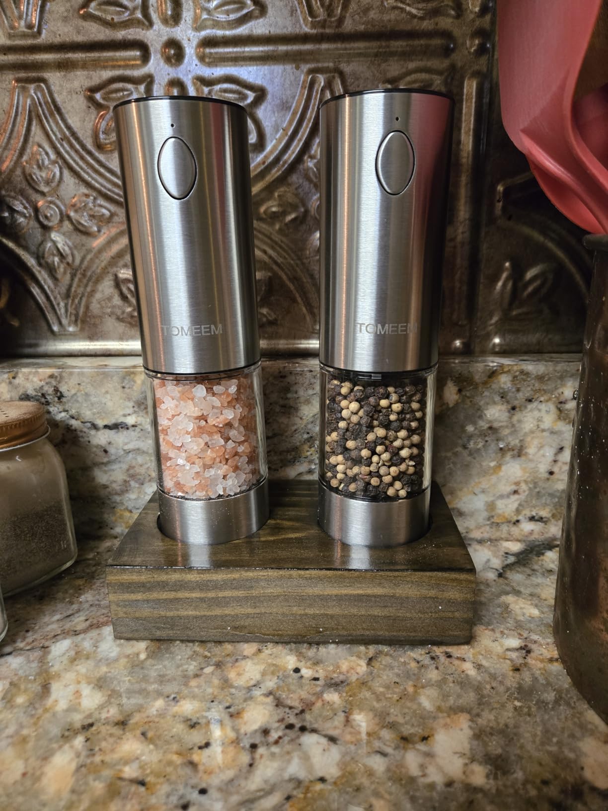 TOMEEM Upgraded Larger Capacity Electric Salt and Pepper Grinder Set Rechargeable with LED Lights, Stainless Steel Automatic Pepper and Salt Grinder Refillable with 5 Adjustable Coarseness customer photo 1
