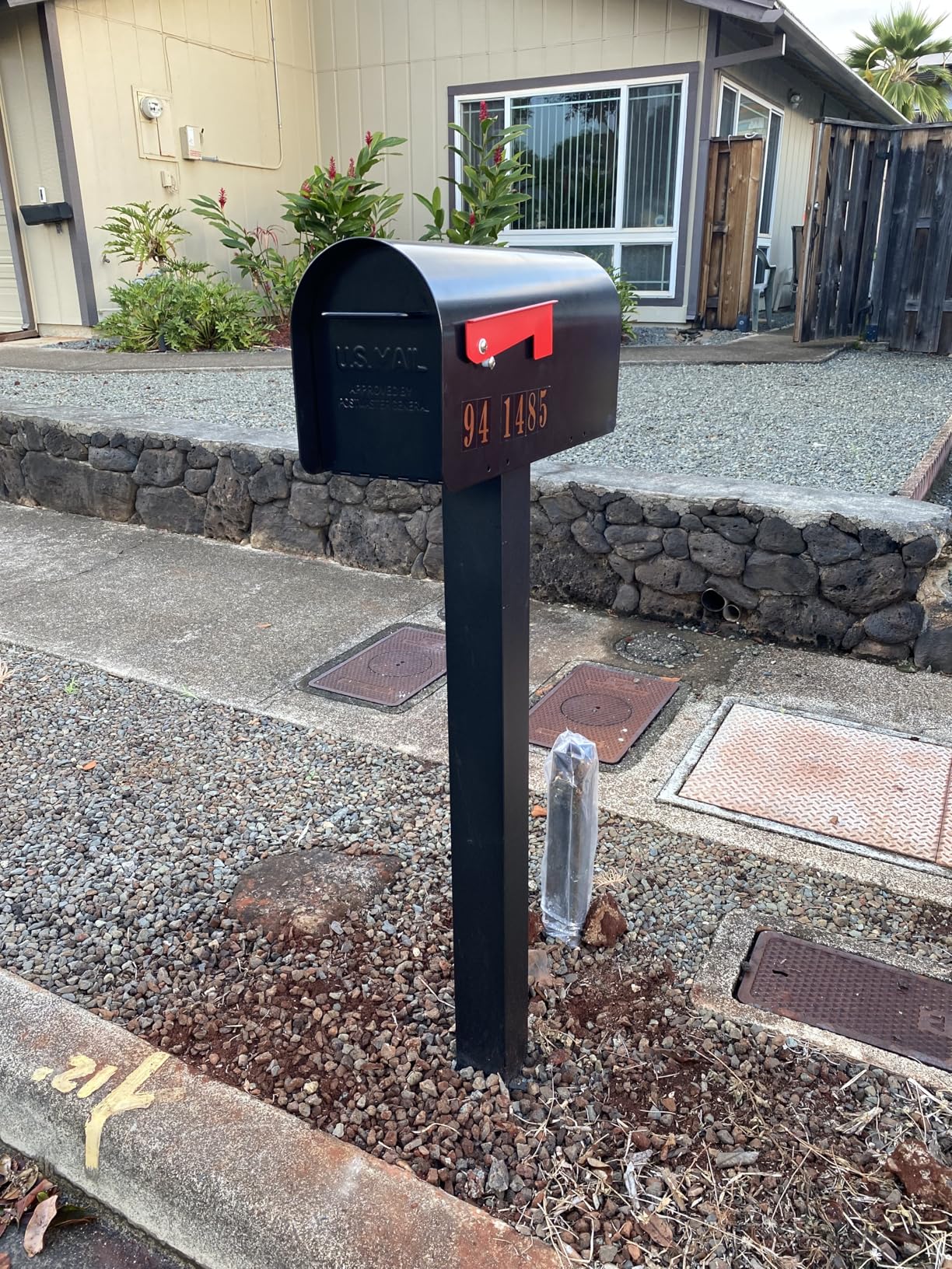 Architectural MAILBOXES Ironside Large Capacity Galvanized Steel black, Post-Mount Mailbox, MB801BAM, Metal, Black customer photo 1