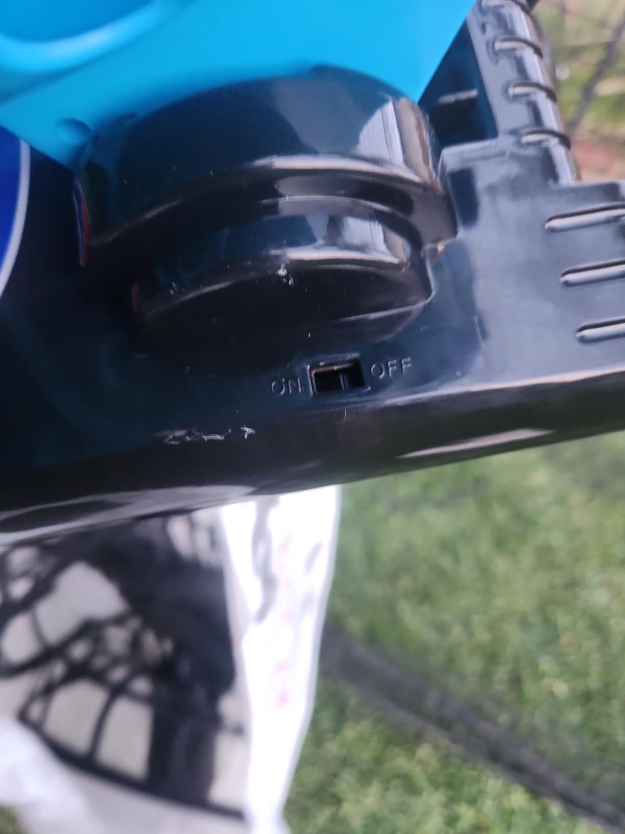 Furlihong 380BH Baseball Pitching Machine, Battery Powered, Angle Adjustable, Comes with Bat and One Dozen Training Balls, for Kids and Beginner customer photo 2