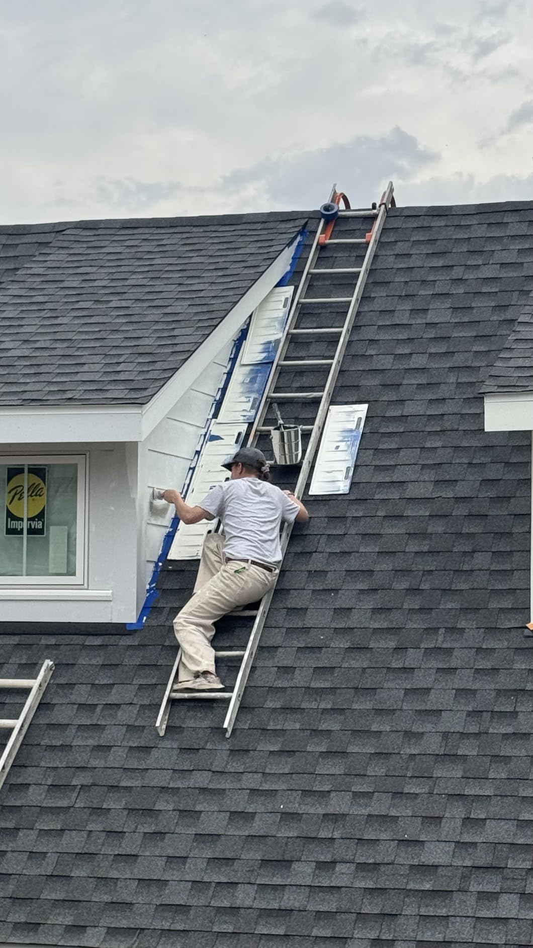 2 Pack Ladder Roof Hook with Wheel Heavy Duty Steel Ladder Stabilizer, Roof Ridge Extension, Rubber Grip T-Bar for Damage Prevention, 500 lbs Weight Ratin, Fast & Easy to Access Steep Roofs customer photo 1