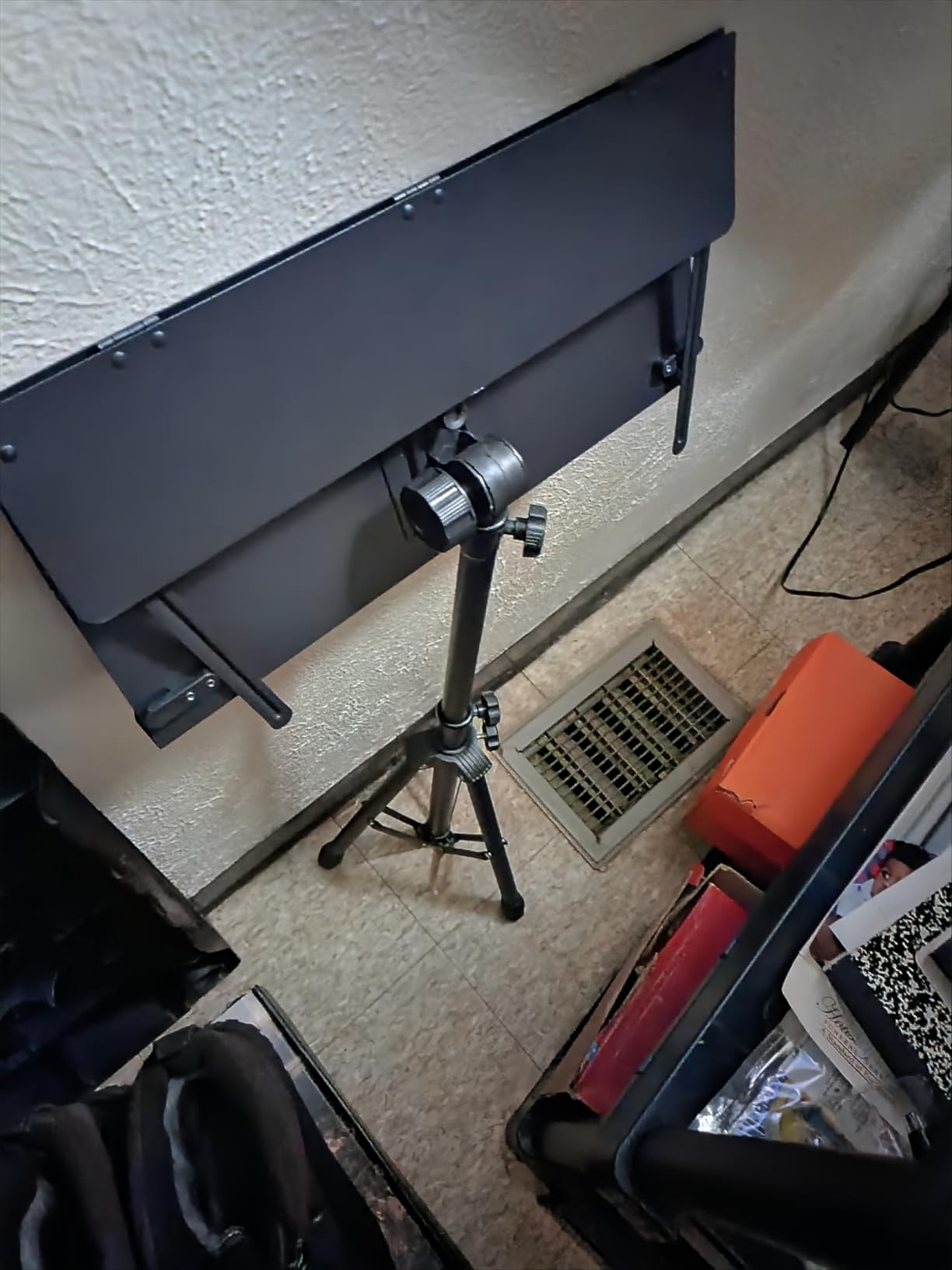 CAHAYA Foldable Sheet Music Stand with Tri-fold Panel Portable Music Stand with Carrying Bag Matte Frosted Metal Material Sturdy Height Adjustable CY0317 customer photo 1