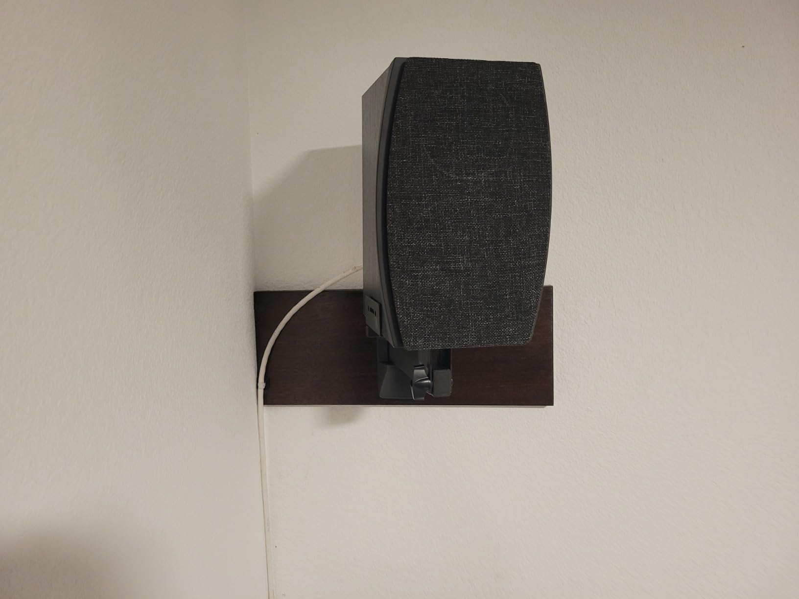 Pipishell Speaker Wall Mounts, Dual Side Clamping Bookshelf Mounting Bracket, Speaker Mounts for Surround Sound, Bookshelf Speakers up to 55 lbs, 1 Pair customer photo 1
