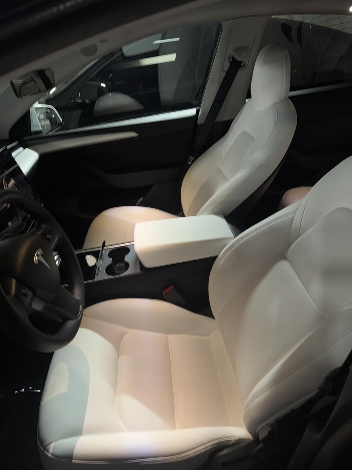 Spigen Center Console Armrest Cover for Tesla Model Y (2020-2024) & Model 3 (2017-2023) [Not Compatible with Model Y Juniper 2025/26 & Model 3 Highland 2024/25] - Black customer photo 2