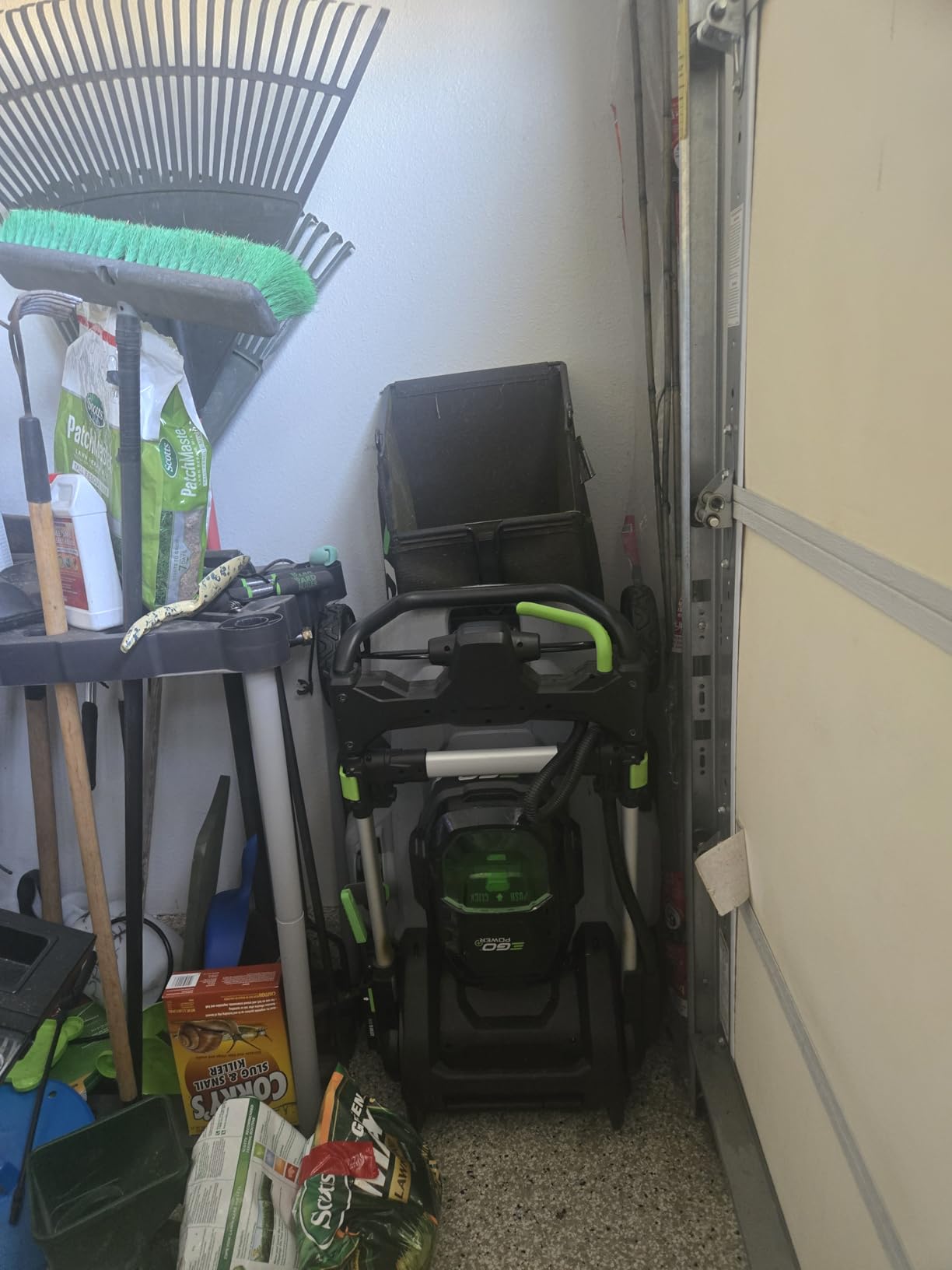 EGO Power+ Pole Saw, Cordless Electric Pole Saw for Tree Trimming with Telescopic LED Cut Line Indicator, Includes 56V 2.5Ah Battery and Charger - PS1001 customer photo 1