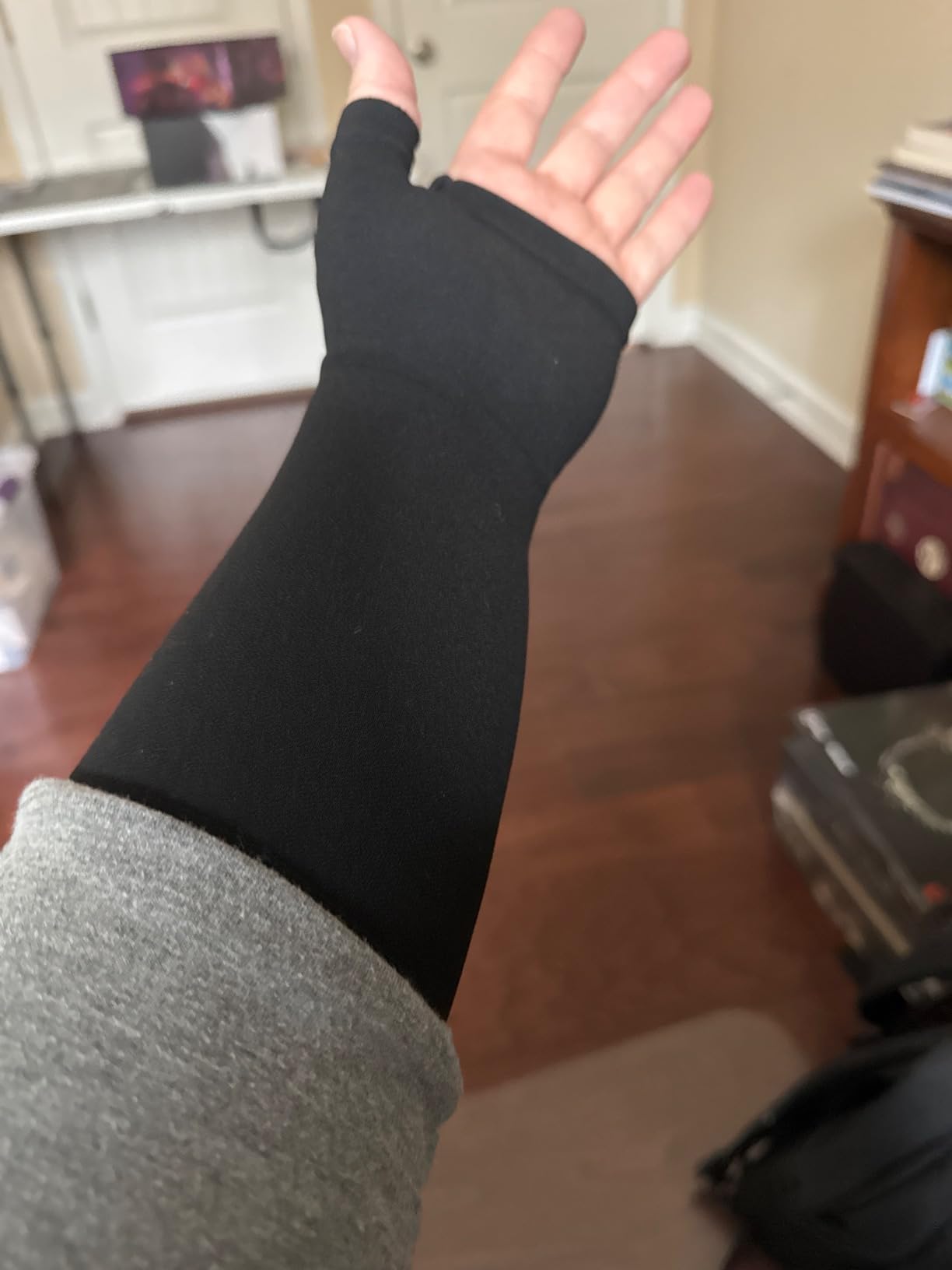 beister Lymphedema Medical Compression Arm Sleeve with Gauntlet for Men & Women, 20-30 mmHg Full Arm Support customer photo 1