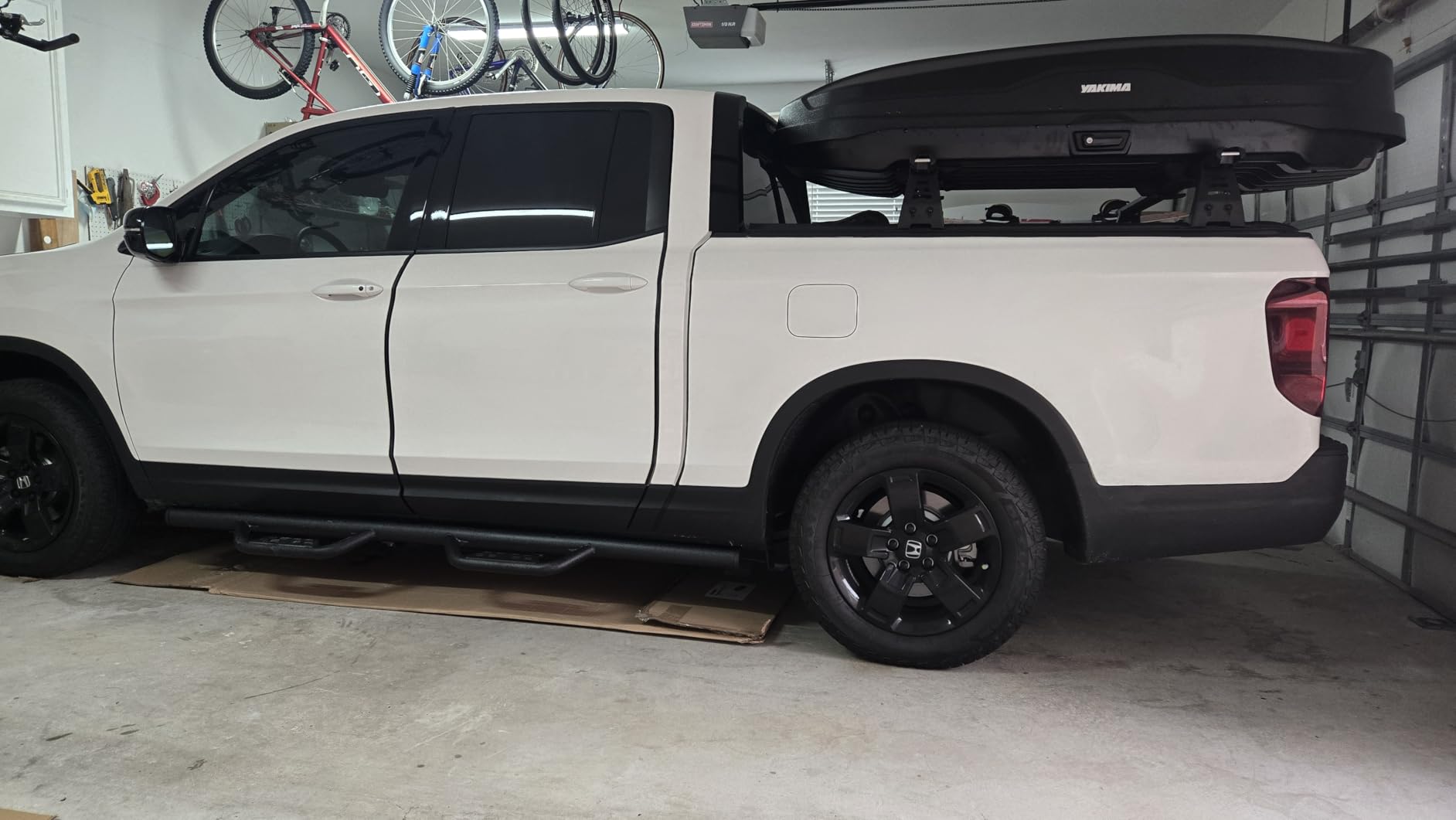 Yakima SkyBox NX 16 LG Rooftop Cargo Carrier customer photo 1