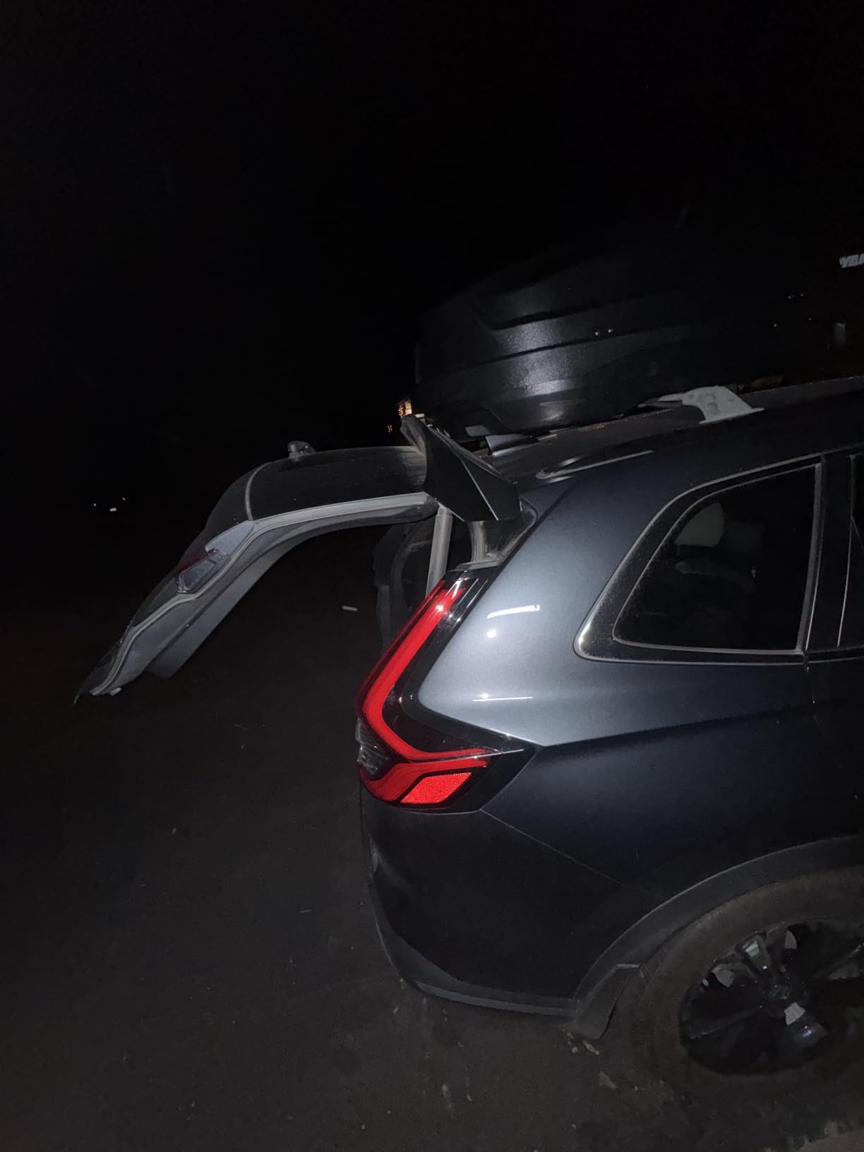 Yakima SkyBox NX 16 LG Rooftop Cargo Carrier customer photo 2