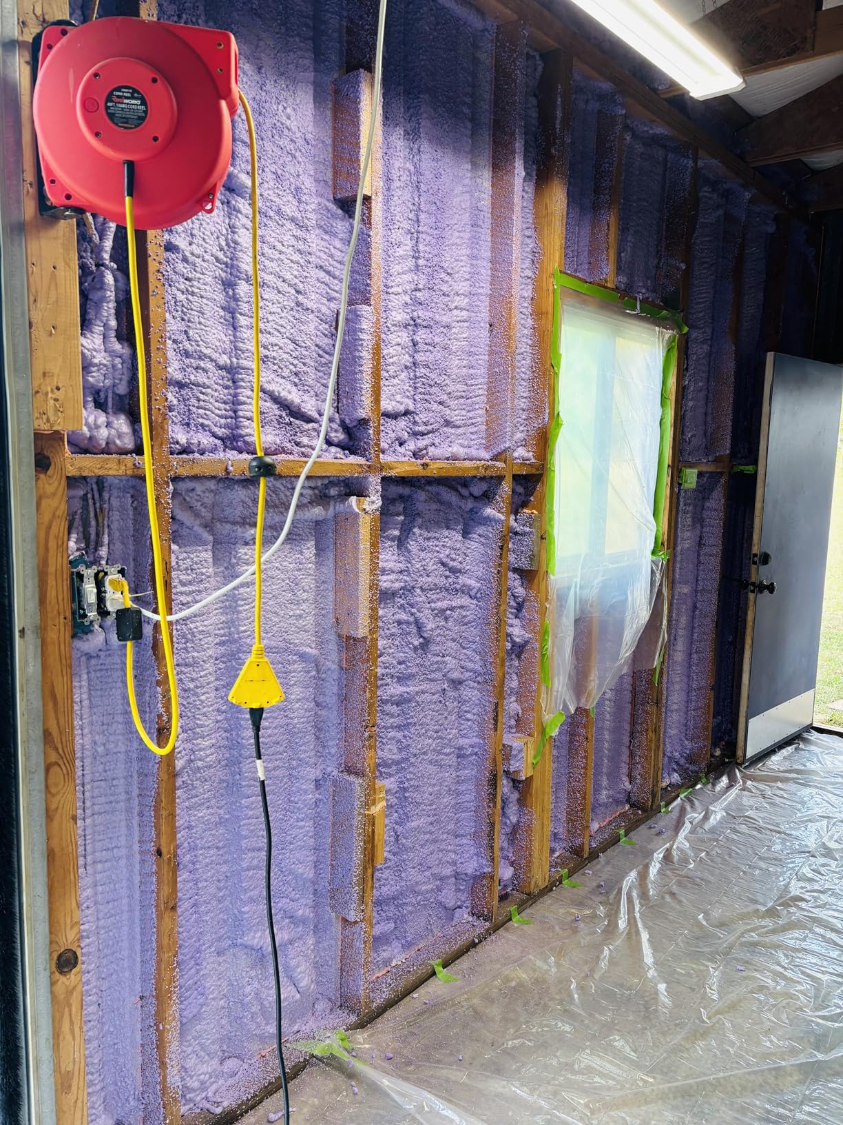 Vega Bond Single Component, Self Expanding, Purplecoat Closed Cell Insulation Spray Foam 29 oz w/ 5.66 R-Value, Acoustic Spray, Total of 240 Board Feet Coverage at 1 inch Thickness (12 Pack + Set) customer photo 1
