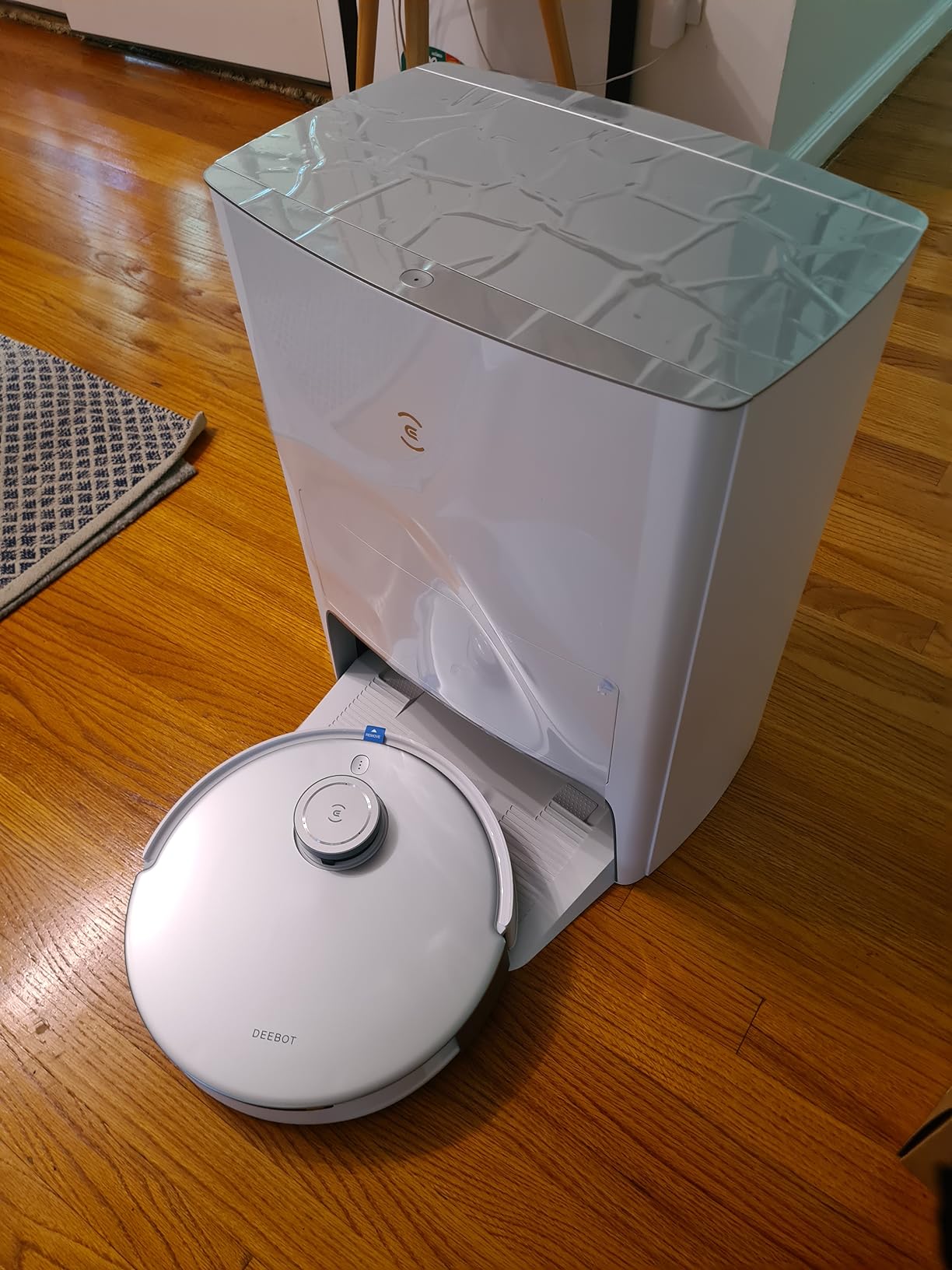 DEEBOT T9+ Robot Vacuum and Mop Combo with Auto-Empty Station, Precision Laser Mapping, 3D Maps, Oscillating Mopping, 3000Pa Suction, Hands-Free Cleaning for Up to 60 days, Air Freshener, White customer photo 2