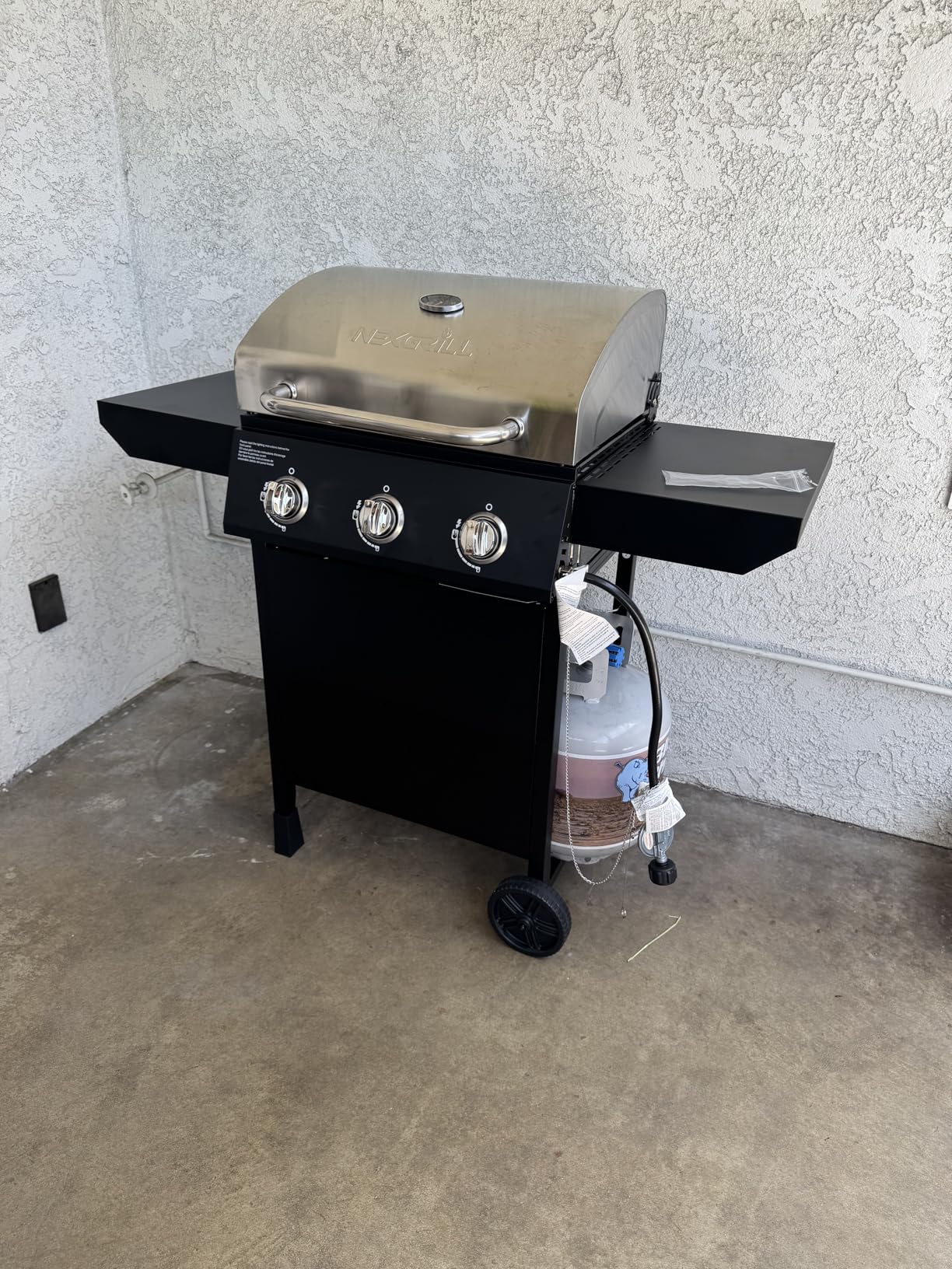 Nexgrill 3-Burner Propane Gas Grill with Side Tables, 27,000BTUs, Stainless Steel Lid, Spacious 429 SQ. In. Cooking Space, BBQ Grill for Outdoor Cooking, Patios, Parties, and More - 720-1012 customer photo 2