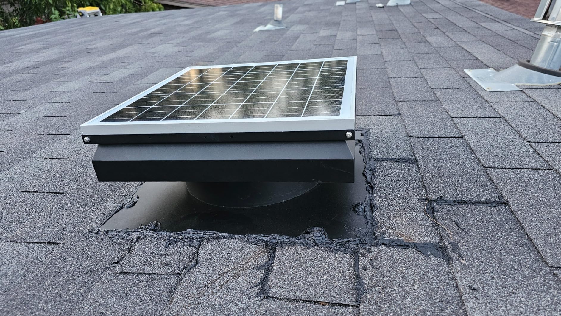 DC HOUSE 32 Watt Solar Attic Fan Solar Powered Roof Exhaust Fan Up to 3000 Sq Ft,2500 CFM Metal Shell Solar Vent Hail and Weather Resistance customer photo 2