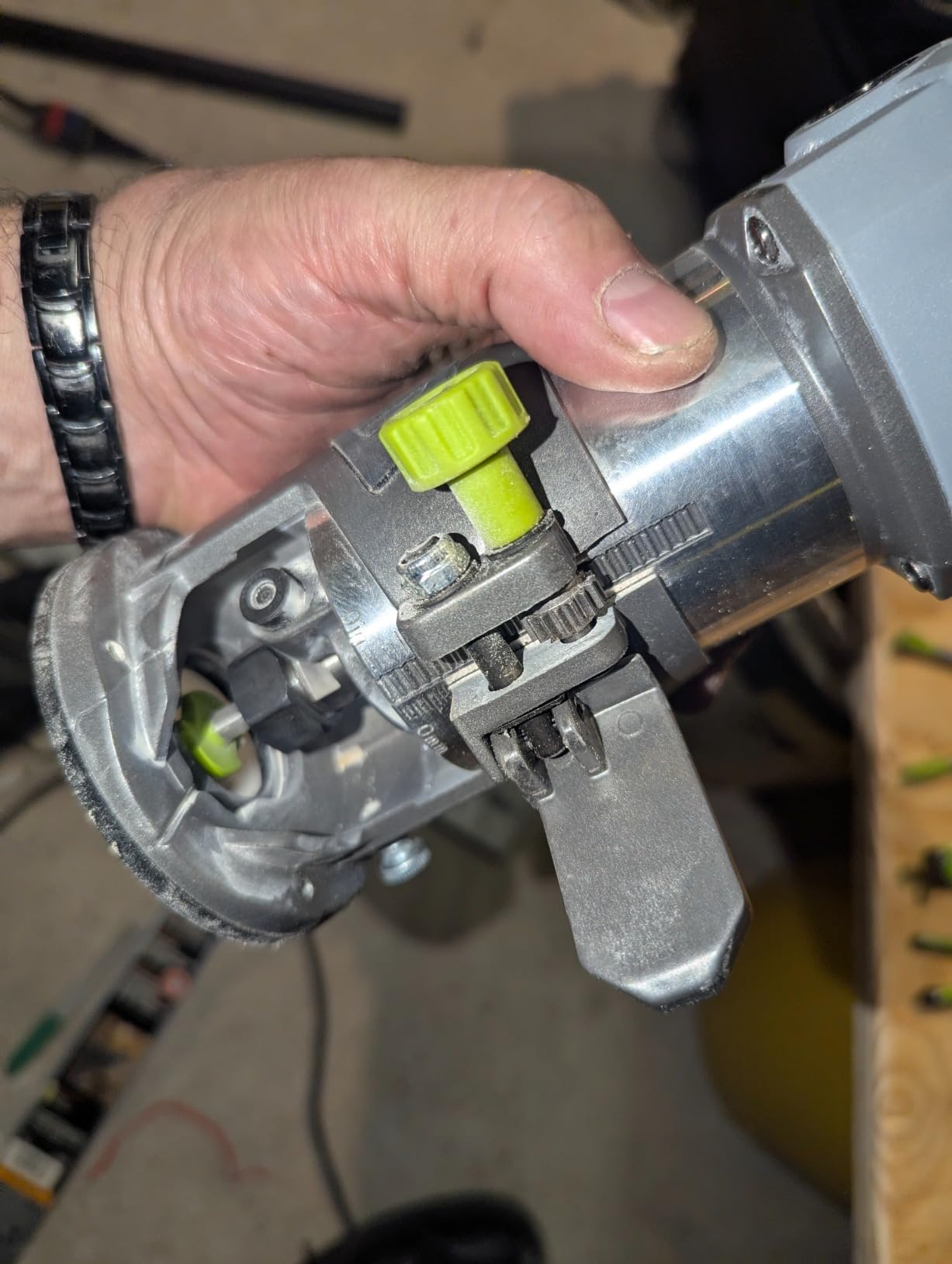 WORKPRO Compact Router Kit, 6.5 Amp Corded Hand Trimmer Router Tool, 6 Variable Speeds Wood Router for Woodworking Slotting Trimming customer photo 2