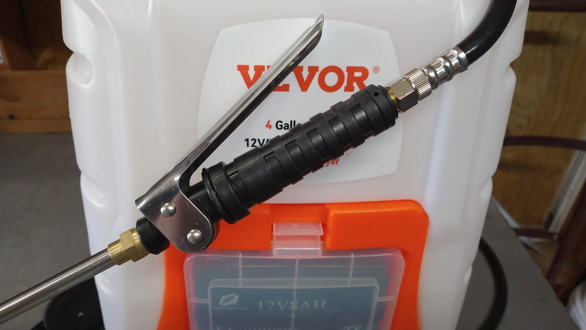 VEVOR Battery Powered Backpack Sprayer, 0-90 PSI Adjustable Pressure, 4 Gallon Tank, Back Pack Sprayer with 8 Nozzles and 2 Wands, 12V 8Ah Battery, Wide Mouth Lid for Weeding, Spraying, Cleaning customer photo 1