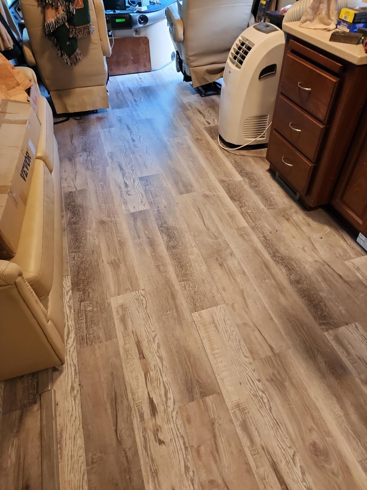 Carib Gear Pro Professional Laminate Flooring Tools Installation Kit with Tapping Block, Rubber Mallet, 44 pcs Pull Bar, and 40 pcs Spacers for Vinyl Plank, LVP, and Hardwood Laminate Floor customer photo 2