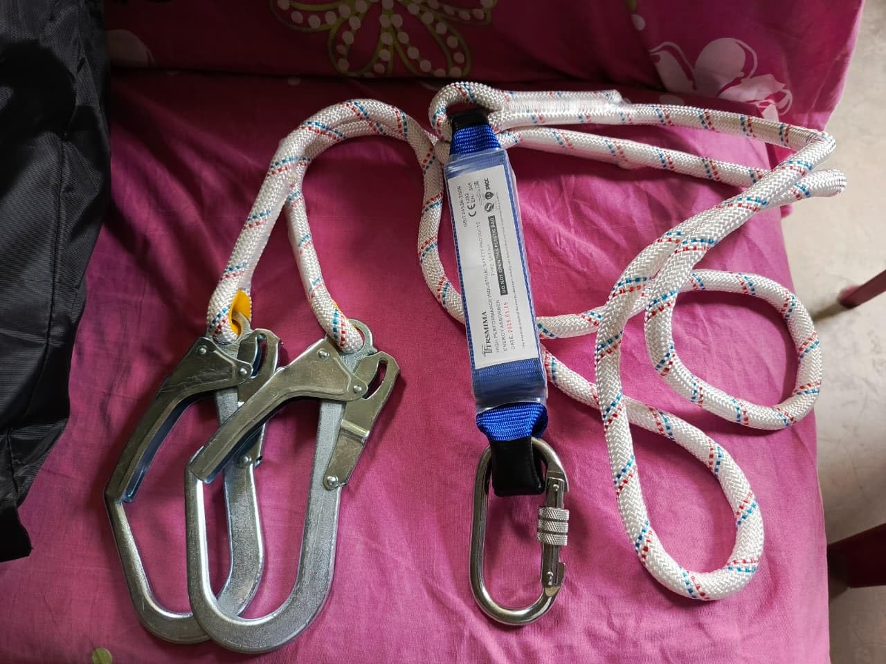 Safety Harness Fall Protection Kit - Full Body Roofing harnesses with Shock Absorbing Lanyard Upgrade Paded customer photo 2