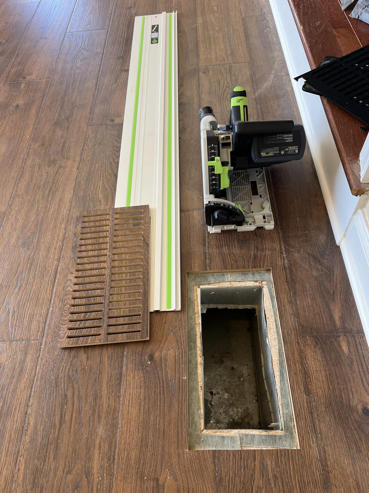 Festool Cordless Plunge-Cut Track Saw TSC 55 18V 5.0 Ah KEBI-F-Plus with 55-Inch (1400mm) Guide Rail customer photo 1