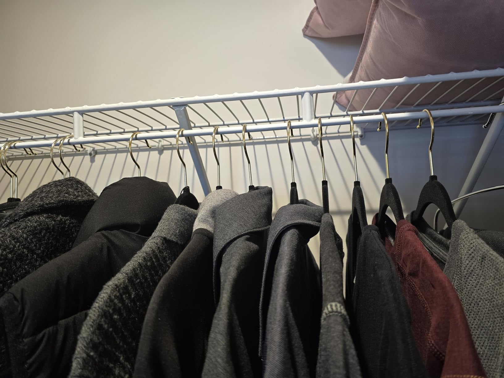 MIZGI Premium Velvet Hangers Pack 60 Pcs Heavyduty - Non Slip Slimline - Velvet Suit Hangers Ivory - Gold Hooks,Space Saving Clothes Hangers customer photo 2